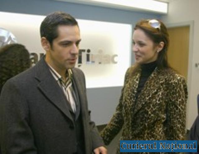 Andreea si Stefan, la una dintre primele aparitii publice impreuna, la un eveniment monden: deschiderea sucursalei Orizont unei banci, in Drumul Taberei. foto: Curierul National