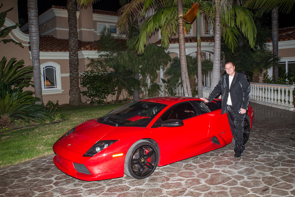 Cadoul perfect pentru un om de afaceri obisnuit sa conduca: un Lamborghini Murcielago