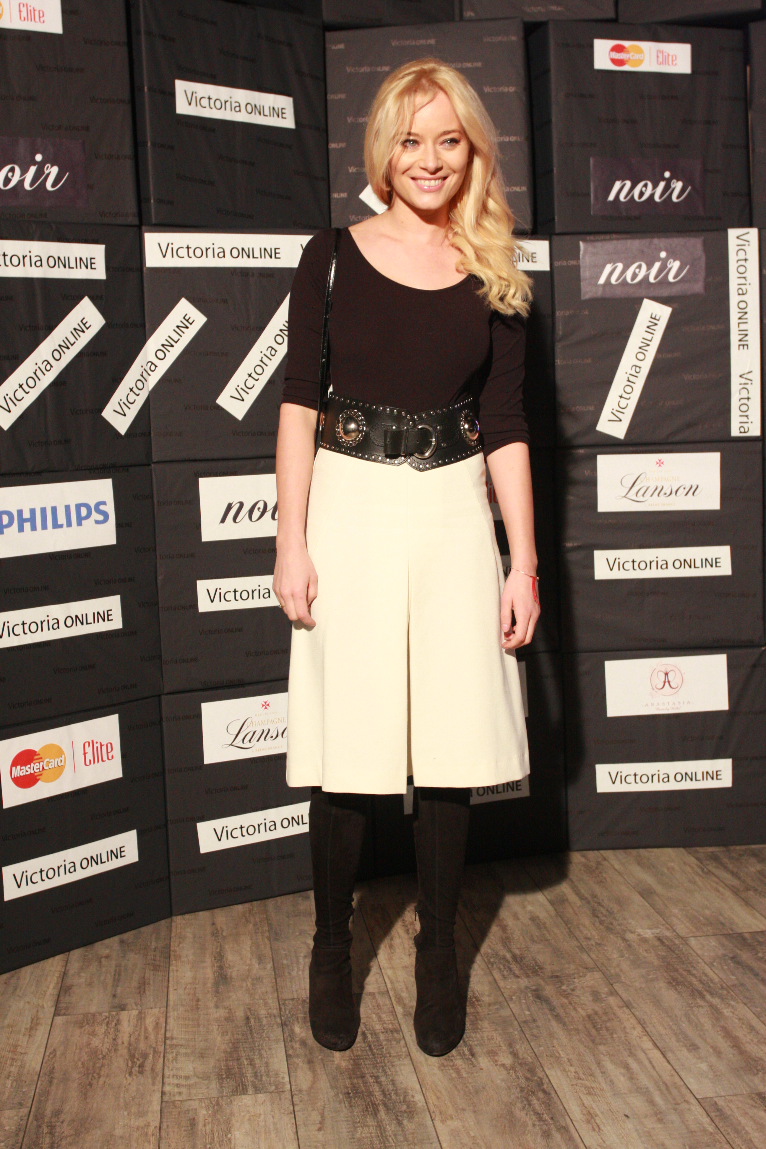 Laura Cosoi, in urma cu cateva luni, la o petrecere