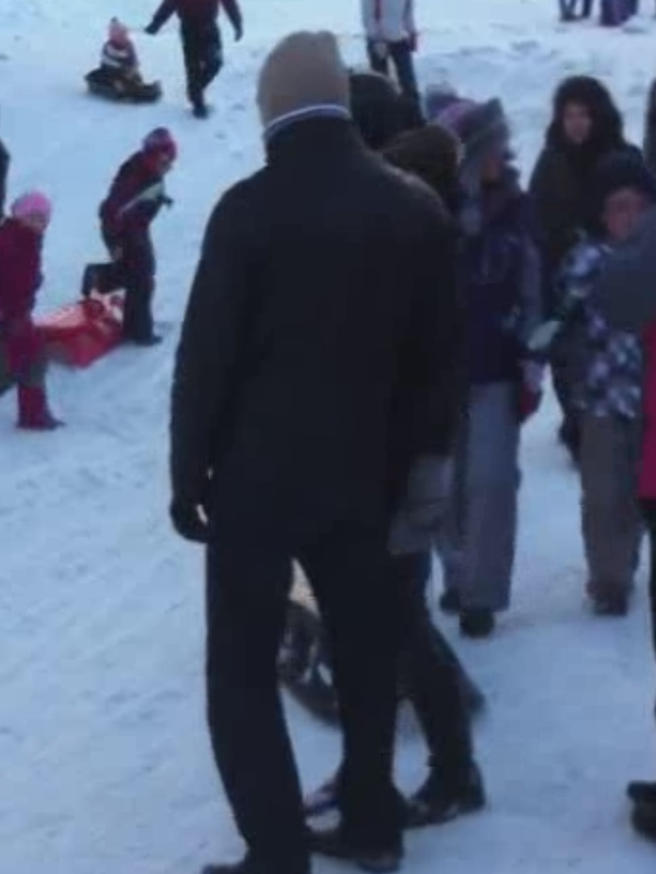 Explozie de oameni pe pârtiile de pe Valea Prahovei! Vezi cum a putut un tânăr să vină îmbrăcat la schi!