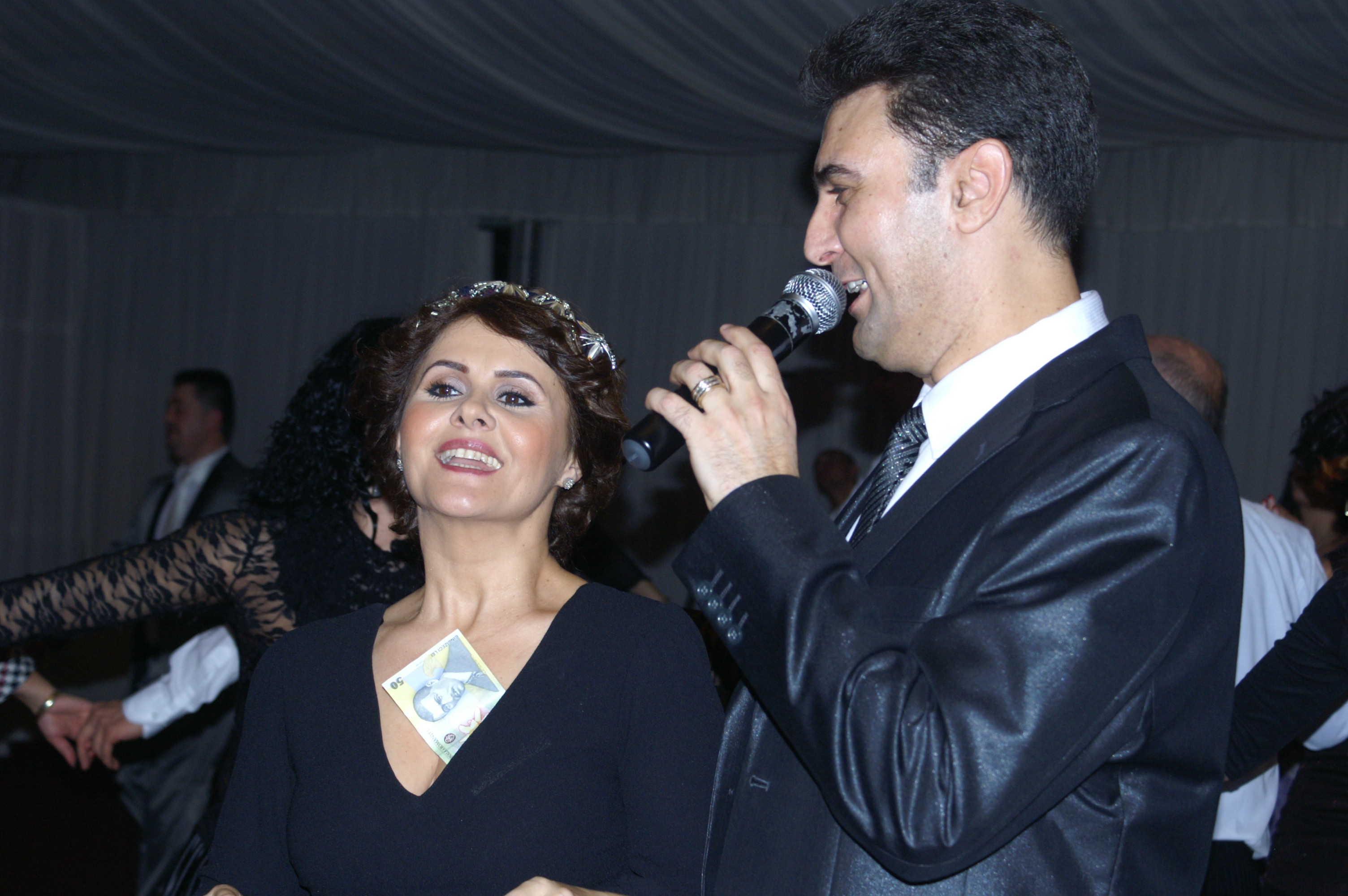 Niculina Stoican a primit 50 de lei pentru o hora, de la un coleg de breasla