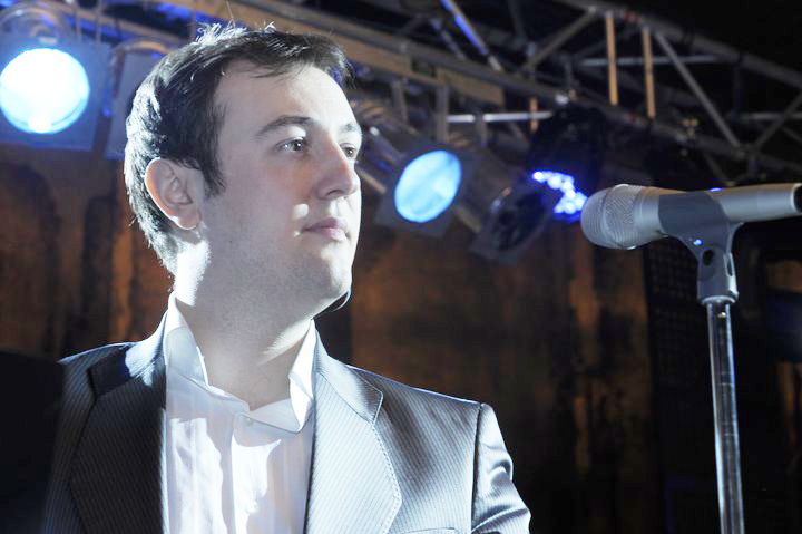 Calin Geambasu este preferatul publicului pentru petrecerile grandioase