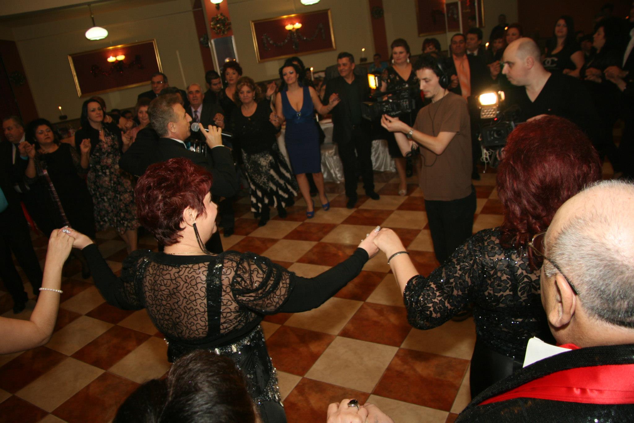 Artistii au uitat rapid micul incident cu carutele si s-au distrat pana in zori