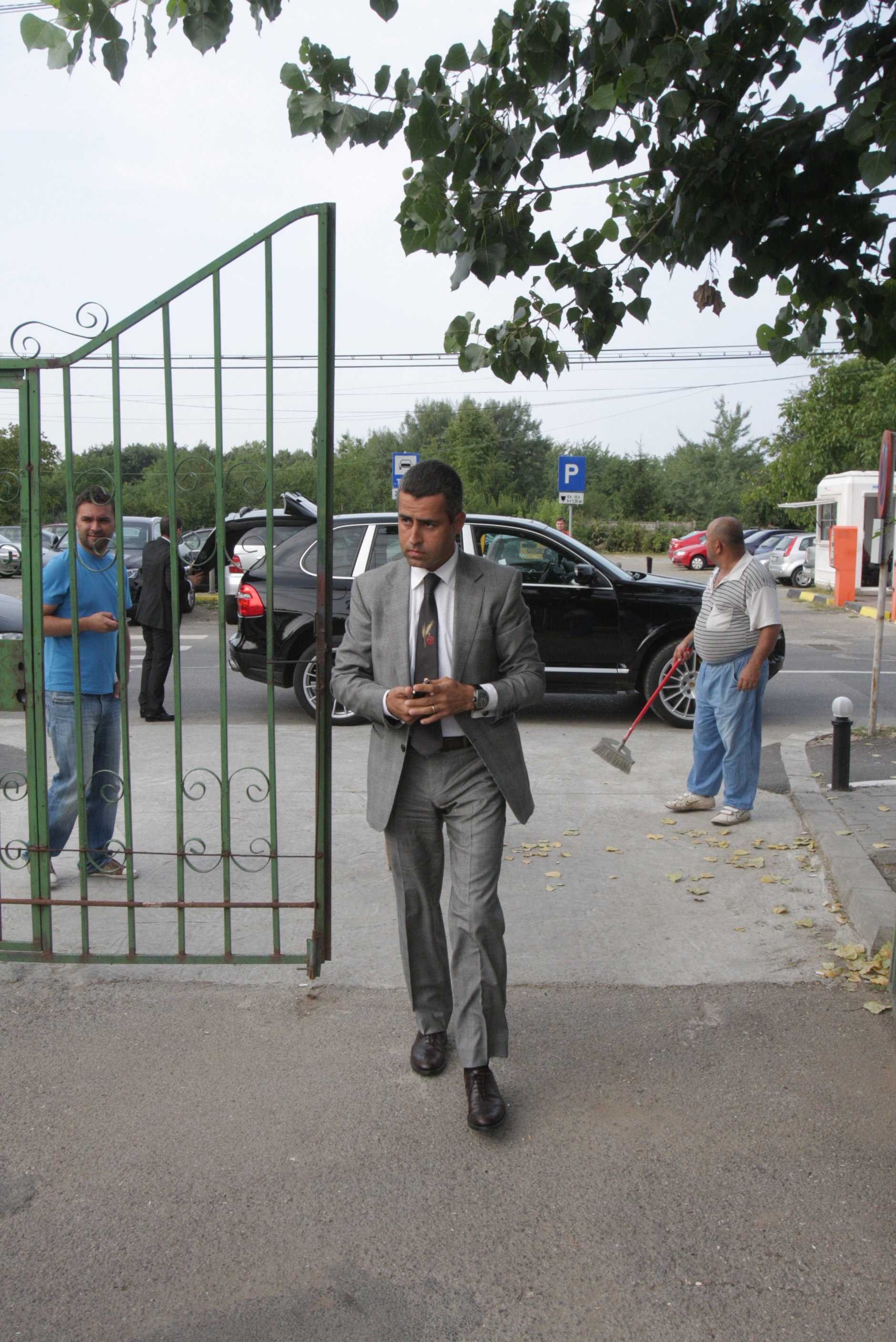 Milionarul Remus Truica pare ca s-a plictist s astea singur in casoaia din Snagov si vrea sa o vanda