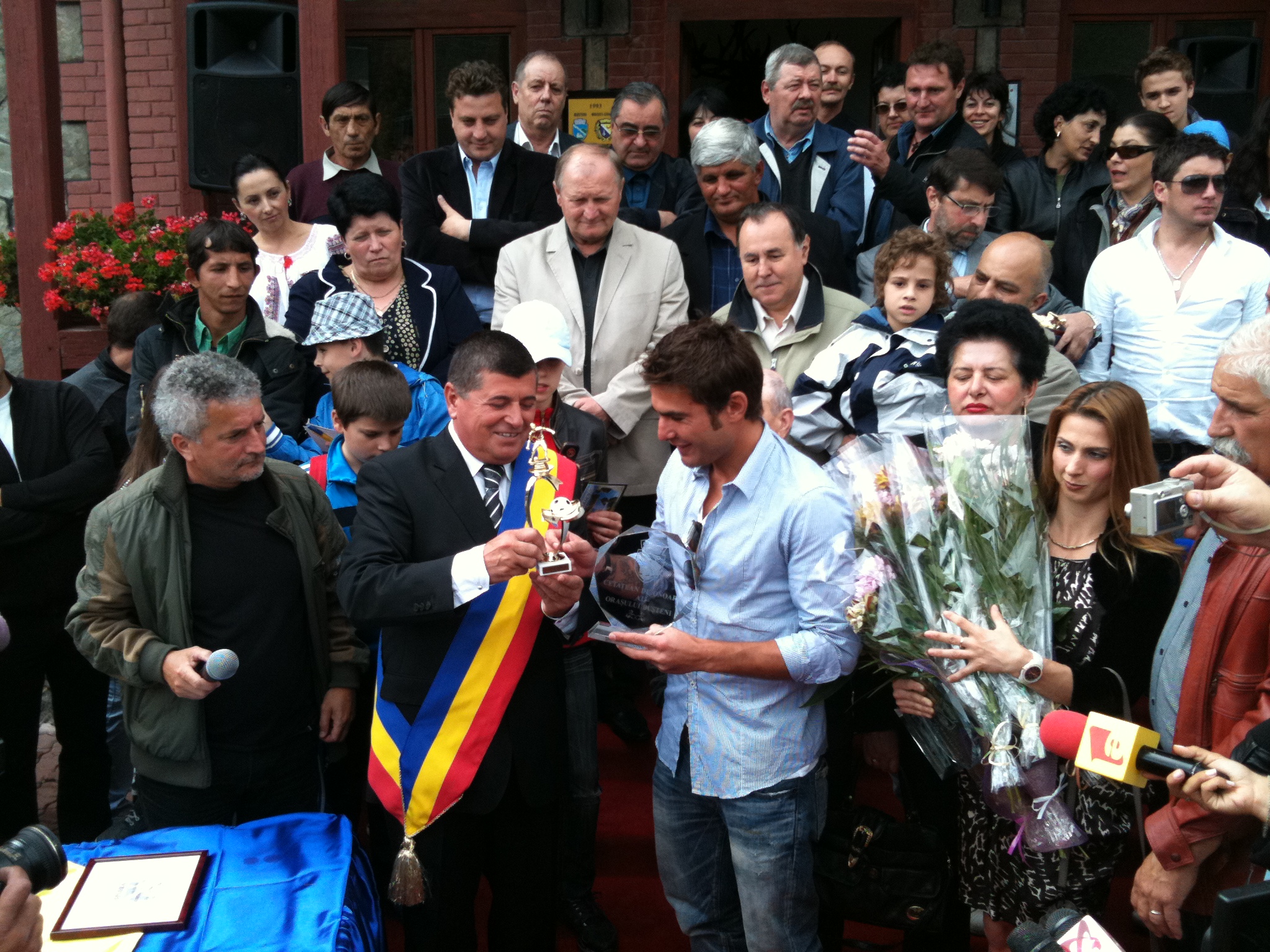 Adrian Mutu si campioana Alina Dumitru au devenit cetateni de onoare ai statiunii Busteni in 2011