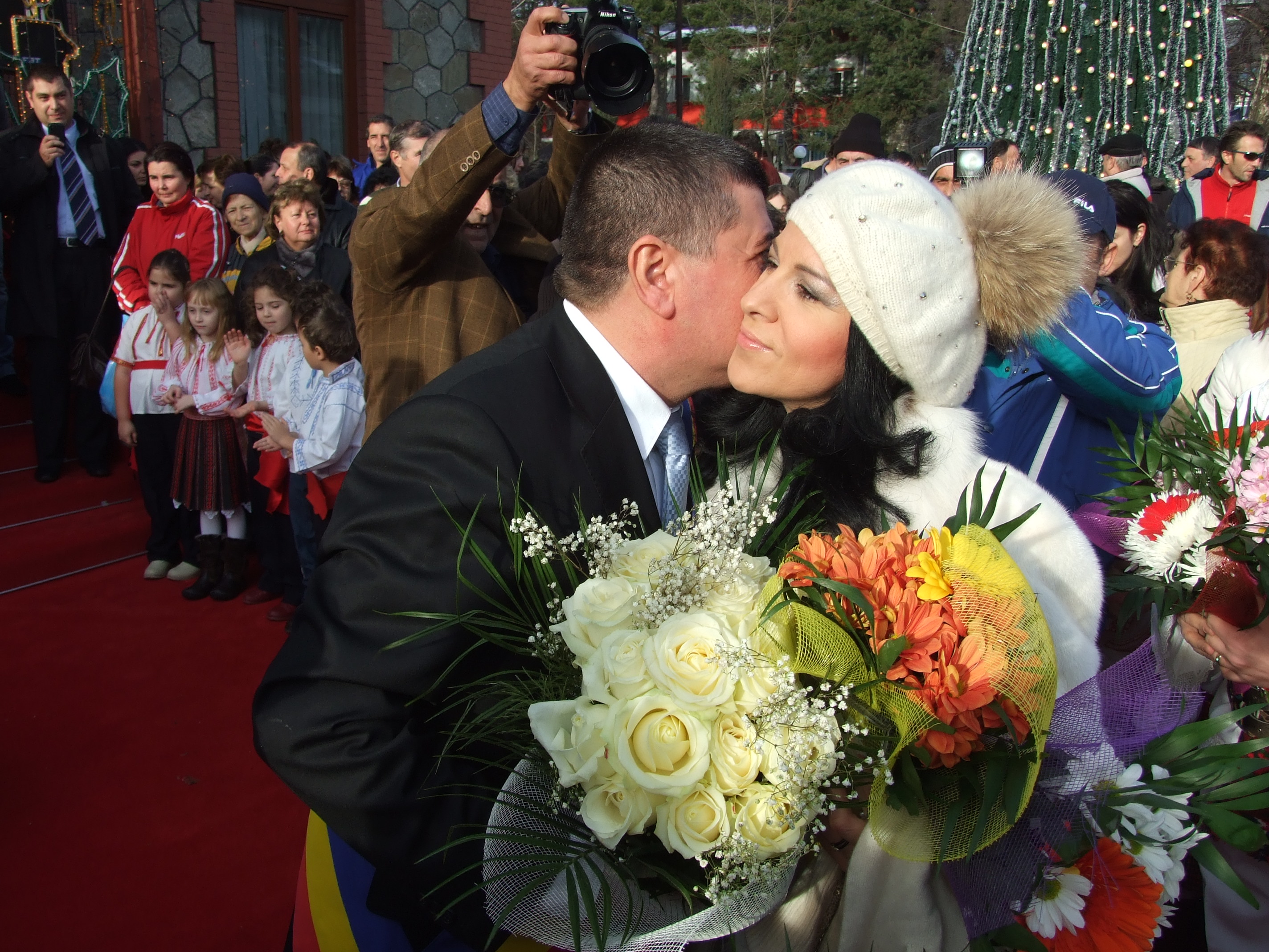 Soprana Angela Gheorghiu a acceptat cu bucurie diploma oferita de Primaria Busteni