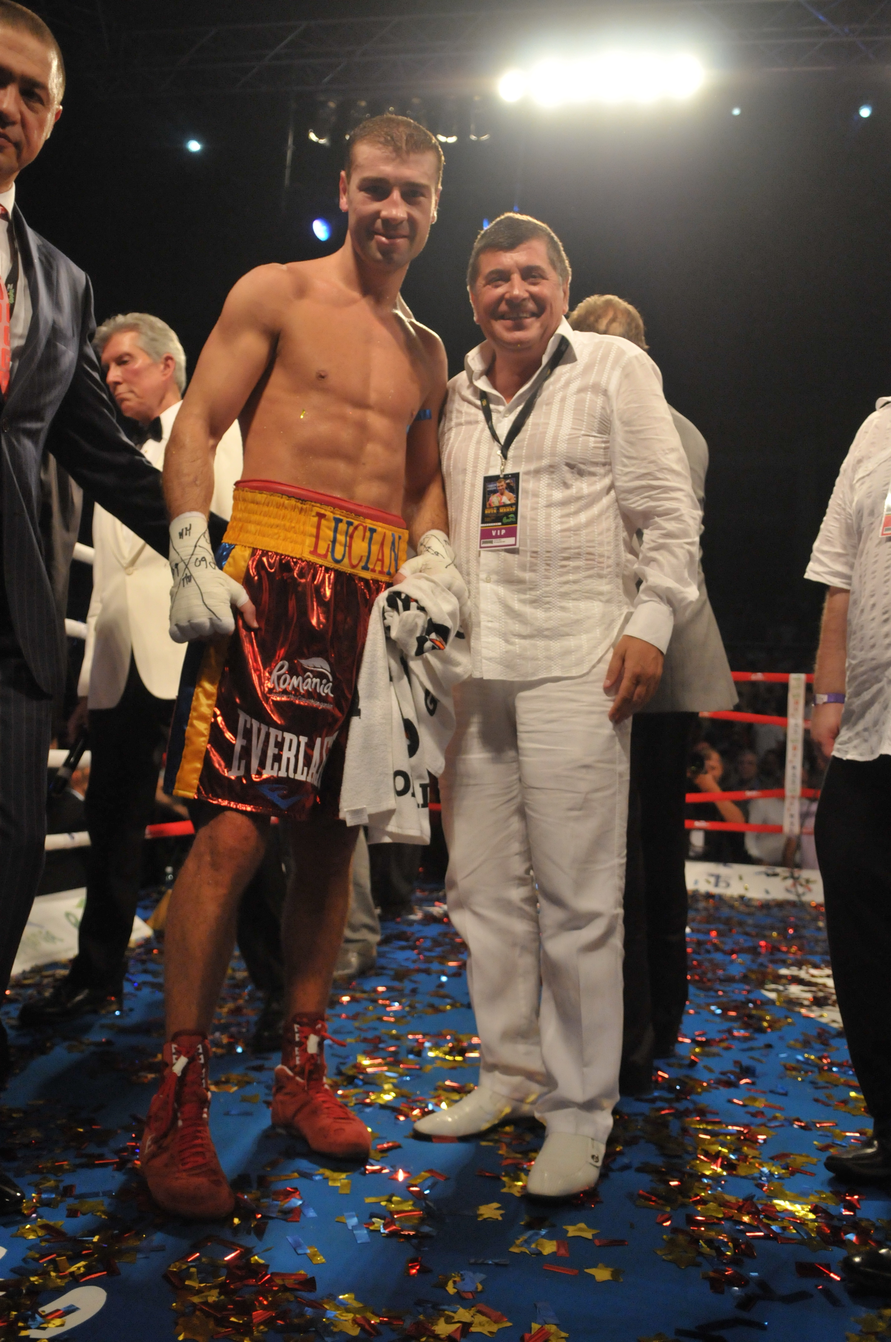 Savin si Bute au devenit prieteni foarte apropiati, primarul fiind prezent si la meciul sustinut de pugilist la Bucuresti