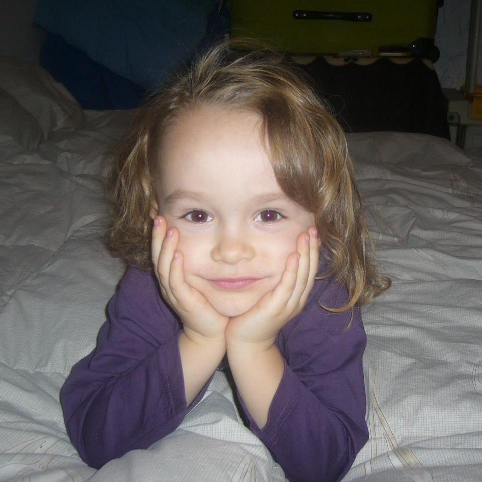 Antonia a murit dupa ce parintii au plimbat-o de la spitalul judetean Bistrita, la Nasaud si ulterior la Cluj unde datorita infectie a decedat in sala de operatii