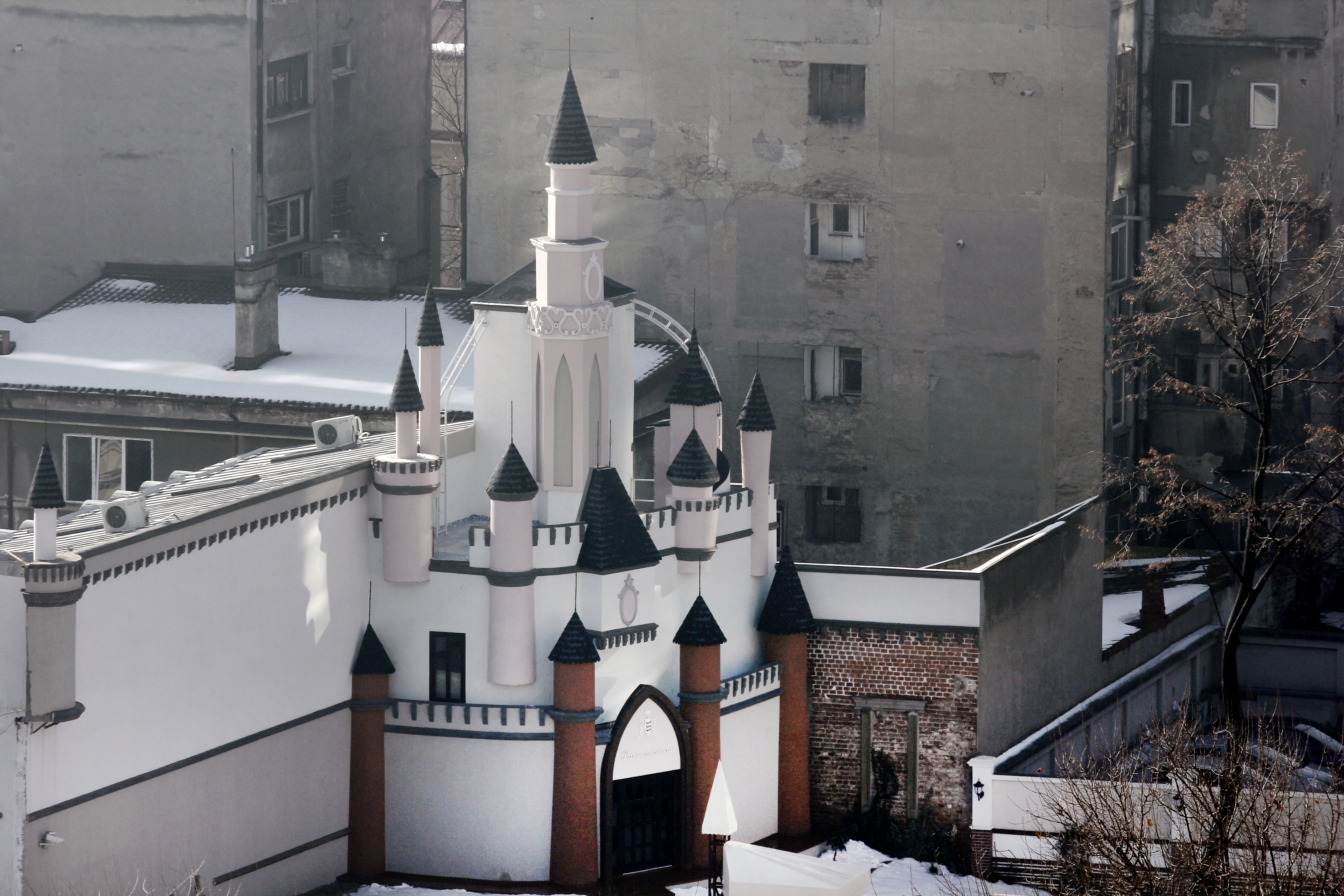 La intrare scrie mare: