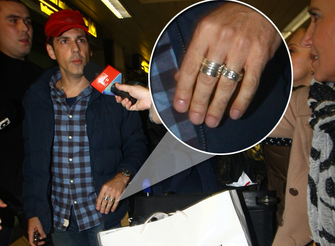 Desi s-a despartit de Andreea Marin, Stefan Banica nu si-a dat jos inca verigheta.