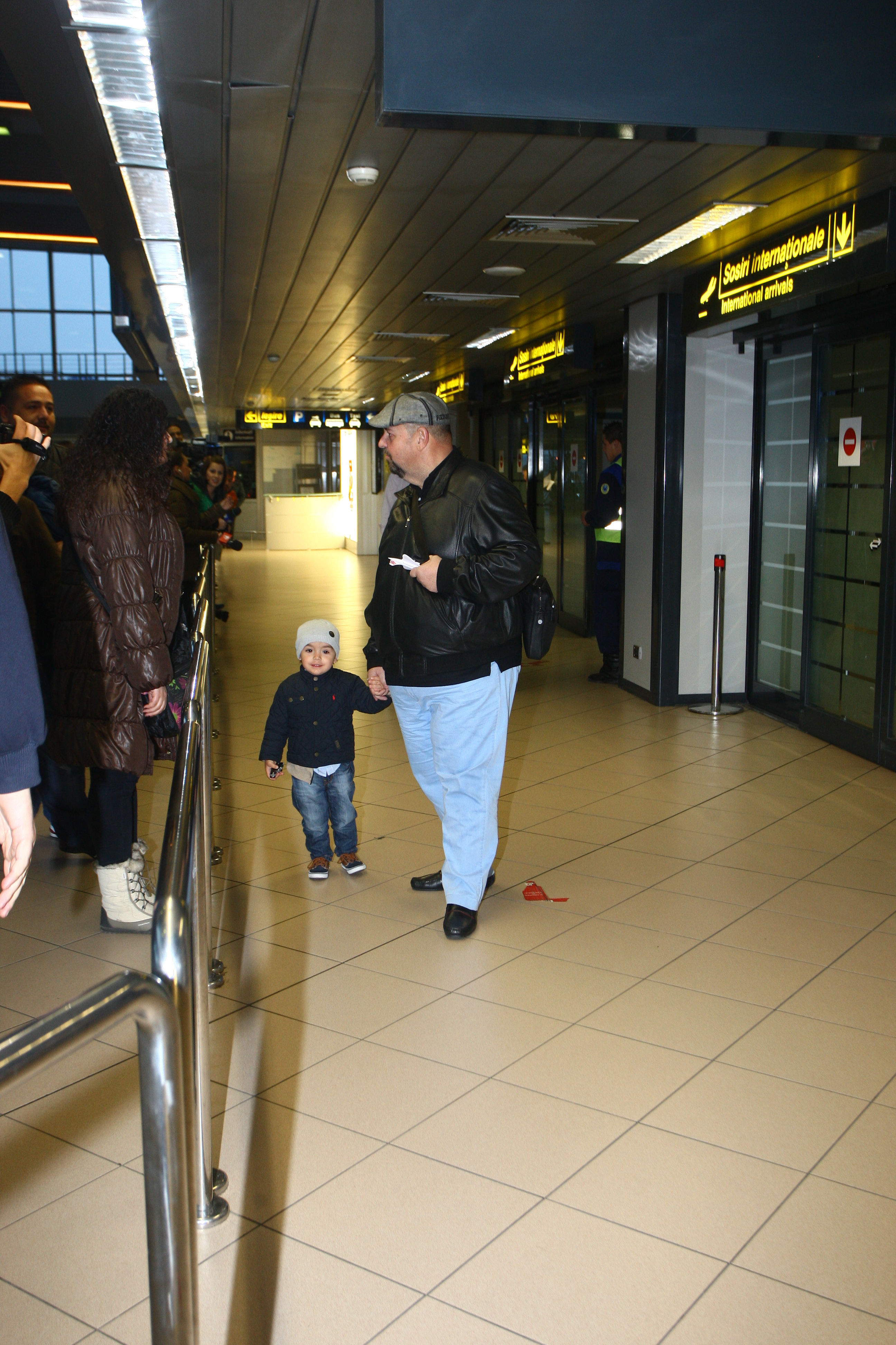 Piedone, intampinat de presa la Otopeni