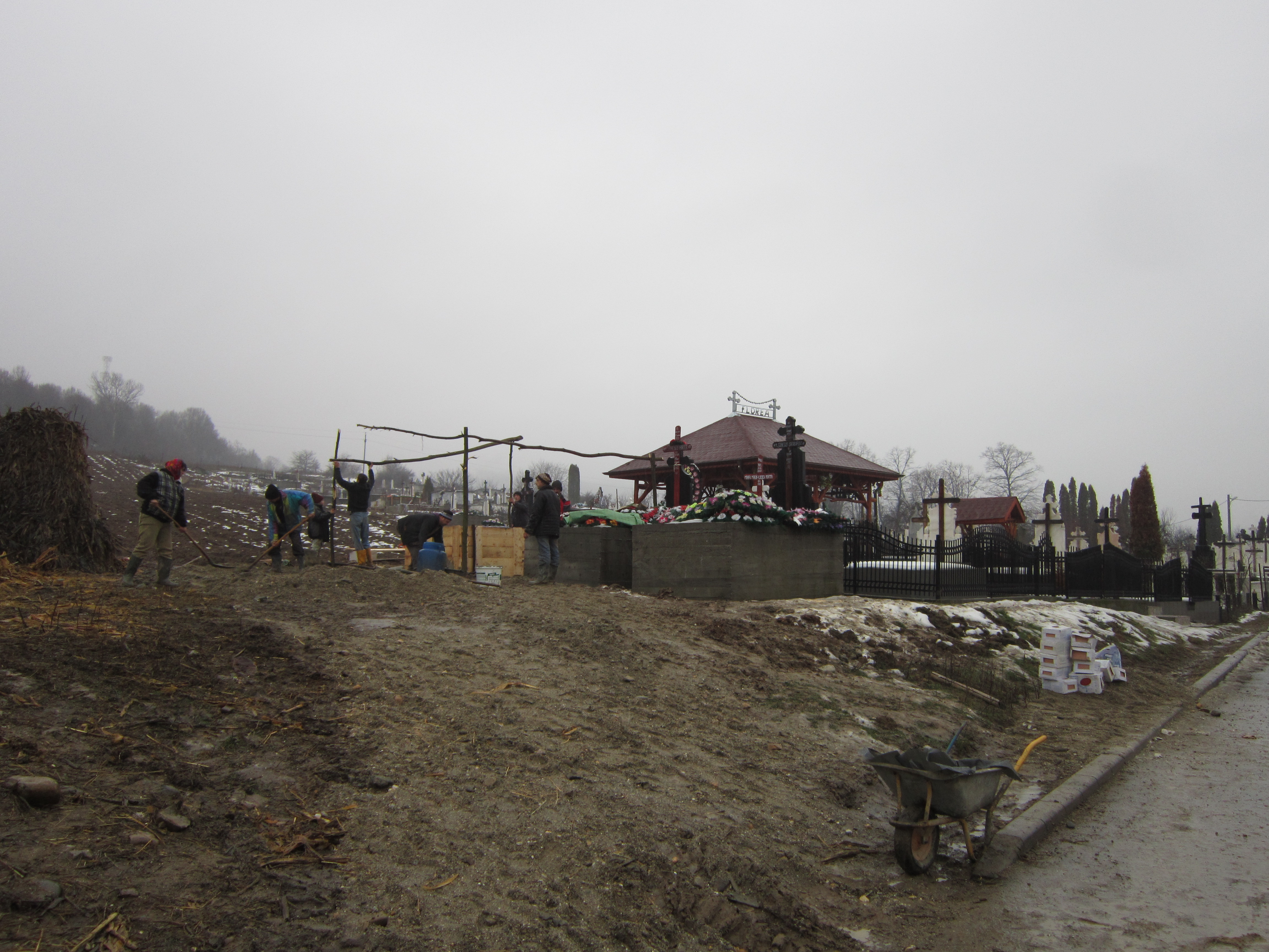 Ion Mihai va fi inmormantat maine, iar cavoul sau va fi amplasat la marginea cimitirului, langa terenul agricol