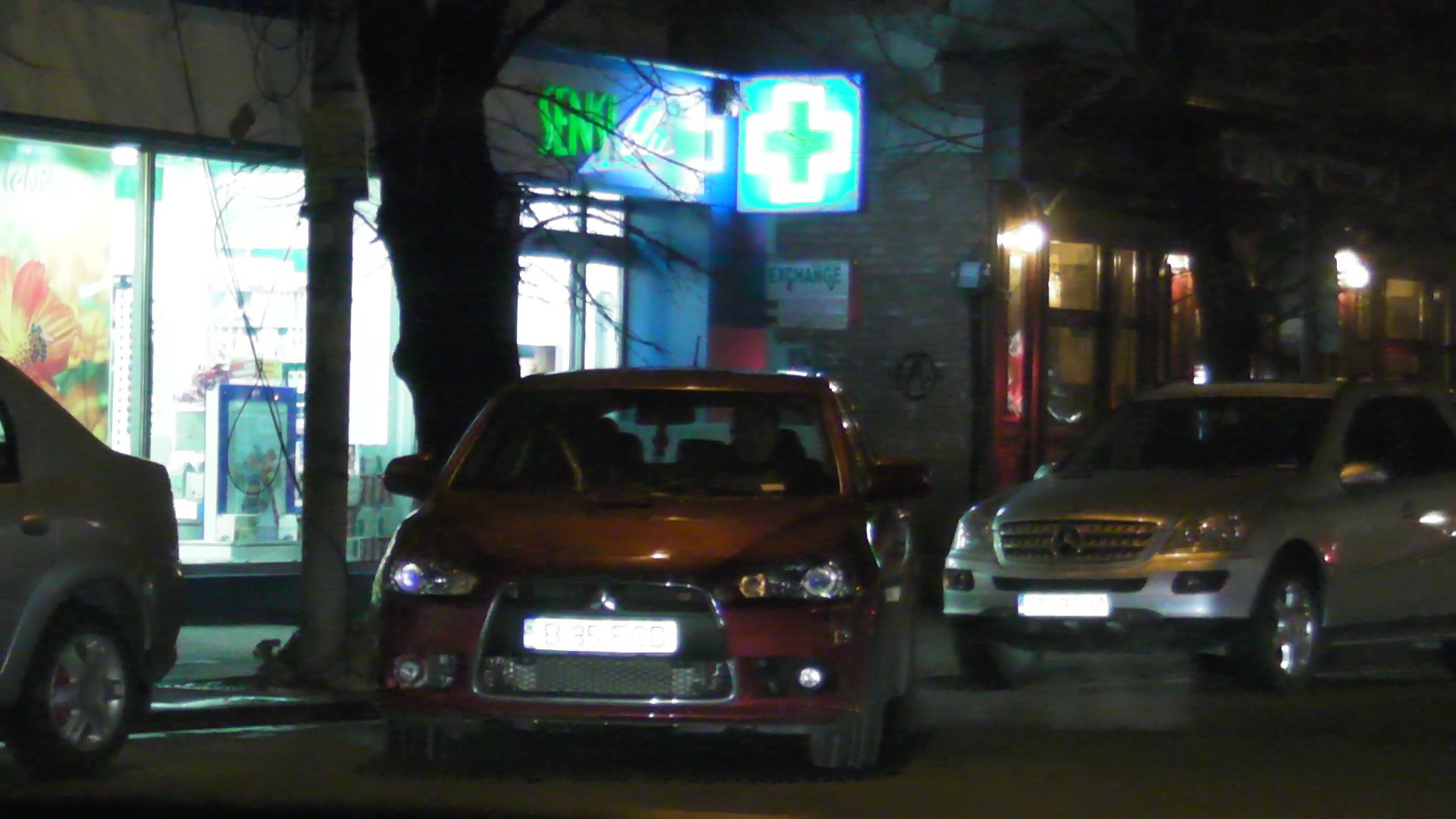 Cornel Dinu a mers in toiul noptii la farmacie