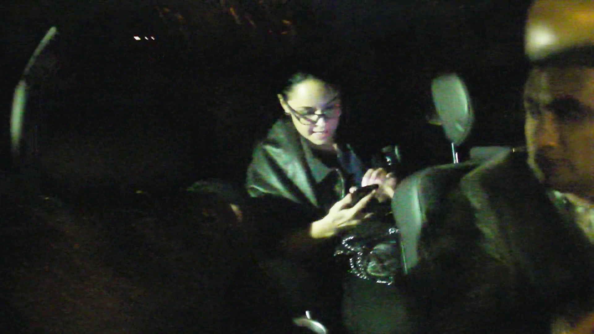 Andreea nu s-a ferit de bliturile fotoreporterilor si nu le-a atras atentia ca nu vrea sa fie fotografiata