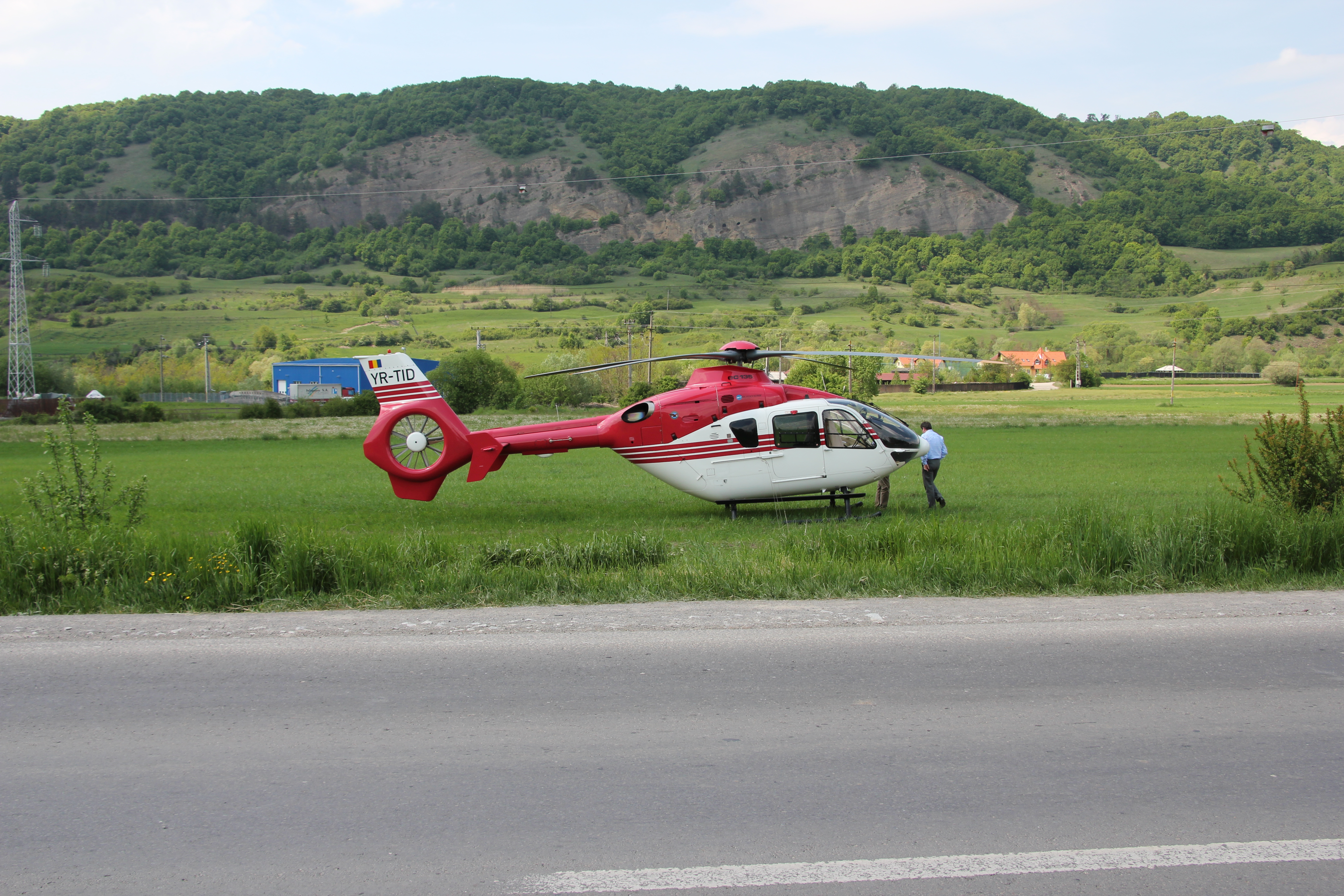 Milionarul Umbrarescu se deplaseaza frecvent cu elicopterul intre santierele deschise prin tara