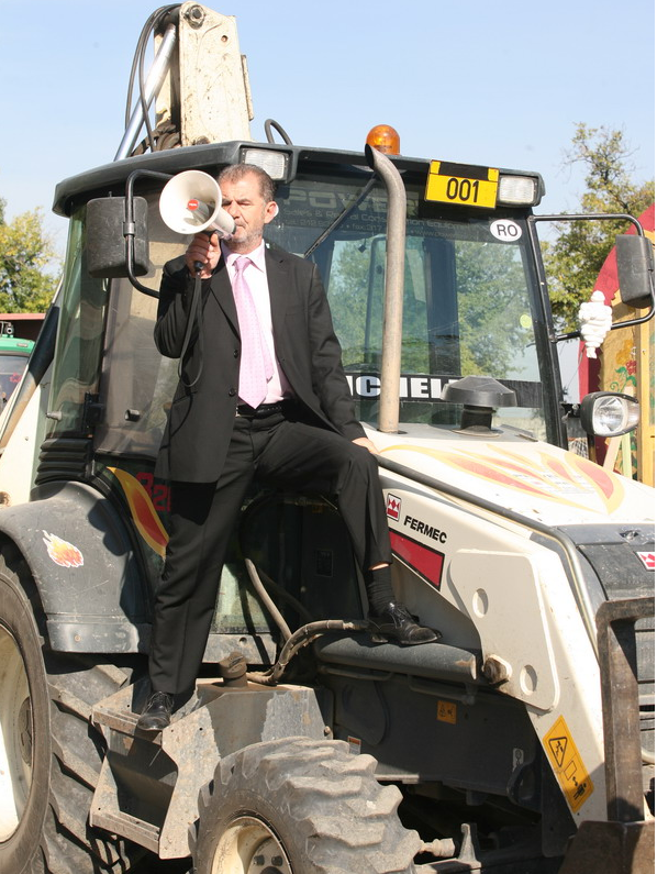 Florin Zamfirescu in rolul omului de afaceri Gigi Dumbrava