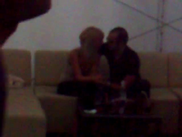 DJ Optick s-a distrat de minune in club alaturi de o blonda superba(foto: youtube)