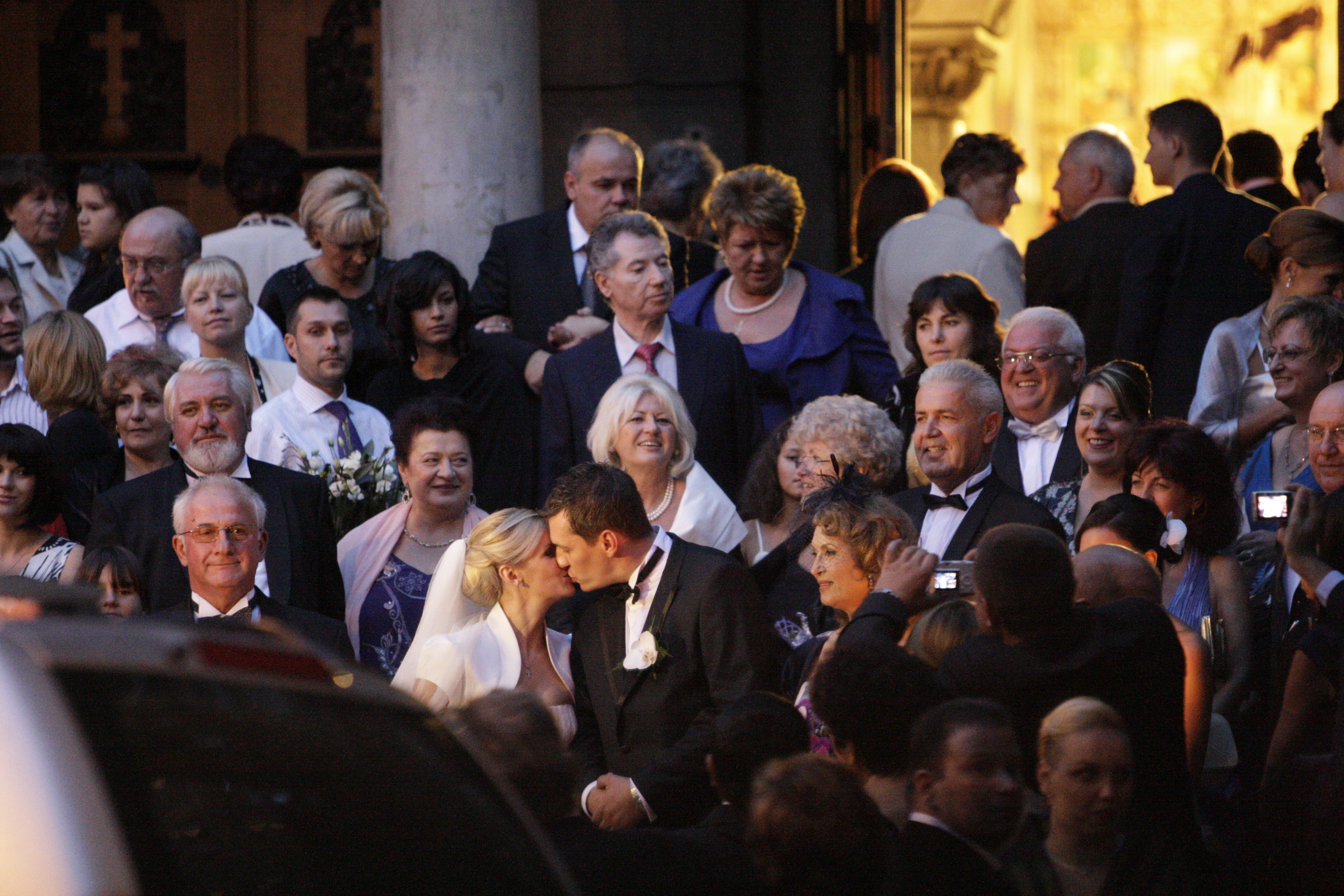 Cei doi miri, flancati de parinti si de nasii Angela Similea si Victor Surdu