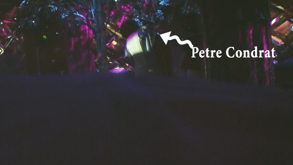 Peter Condrat, la o discutie cu fetele, in club