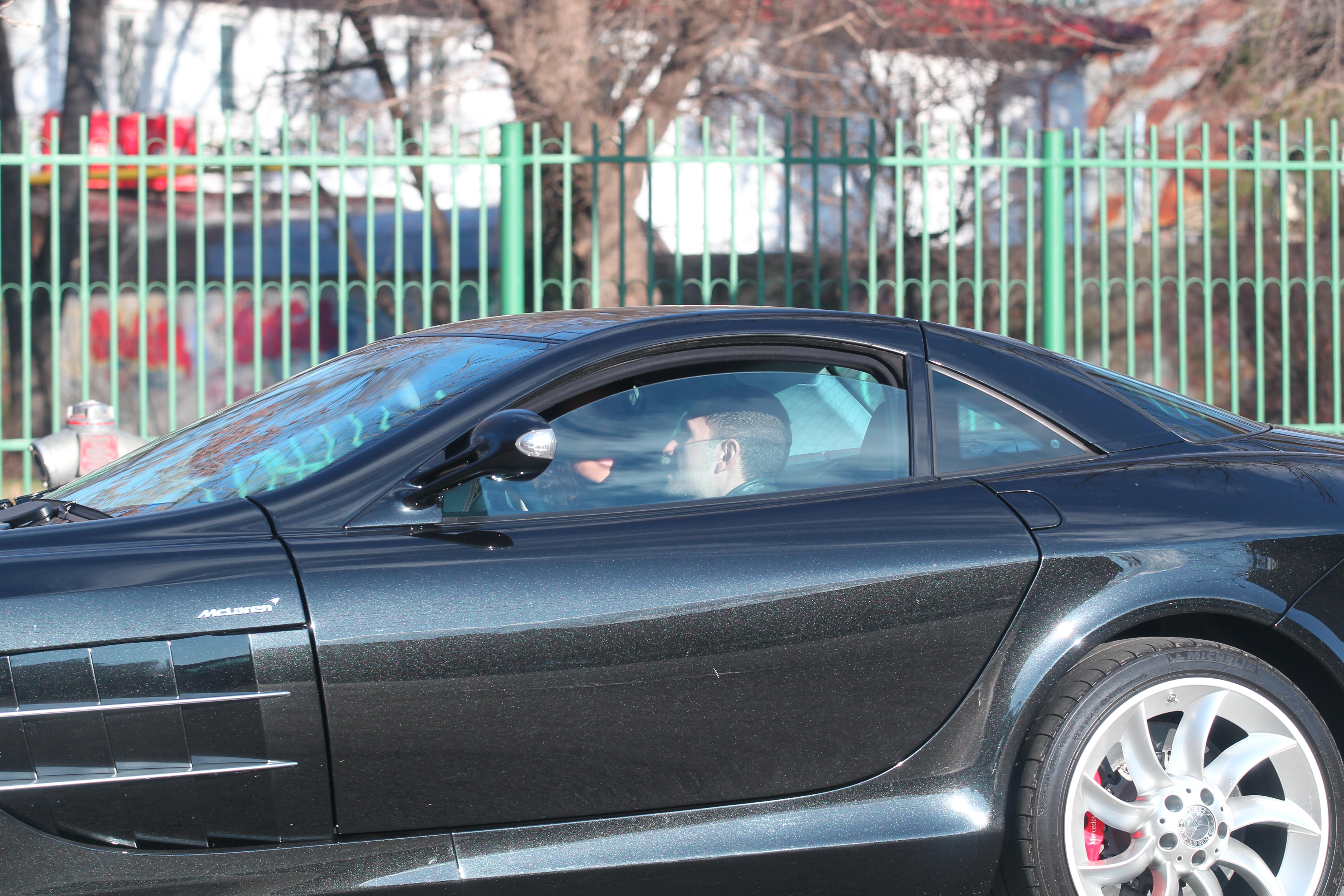 Sami a adus-o repede pe Patricia la scoala, fiindca trebuia sa intre la ore