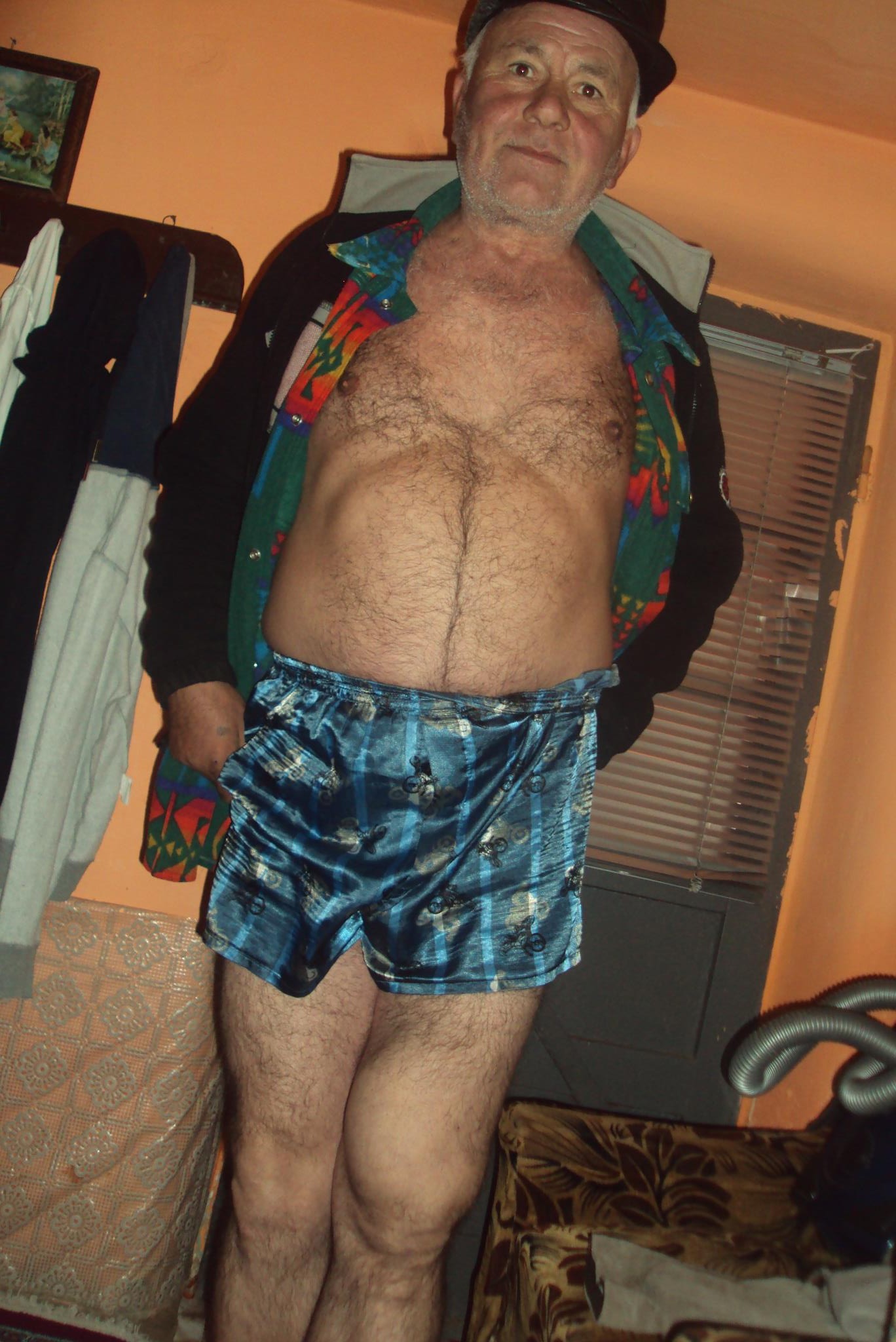 Stefan, tatal lui Costinel nu mai poate lucra de 20 de ani din cauza unei tumori de la genunchi