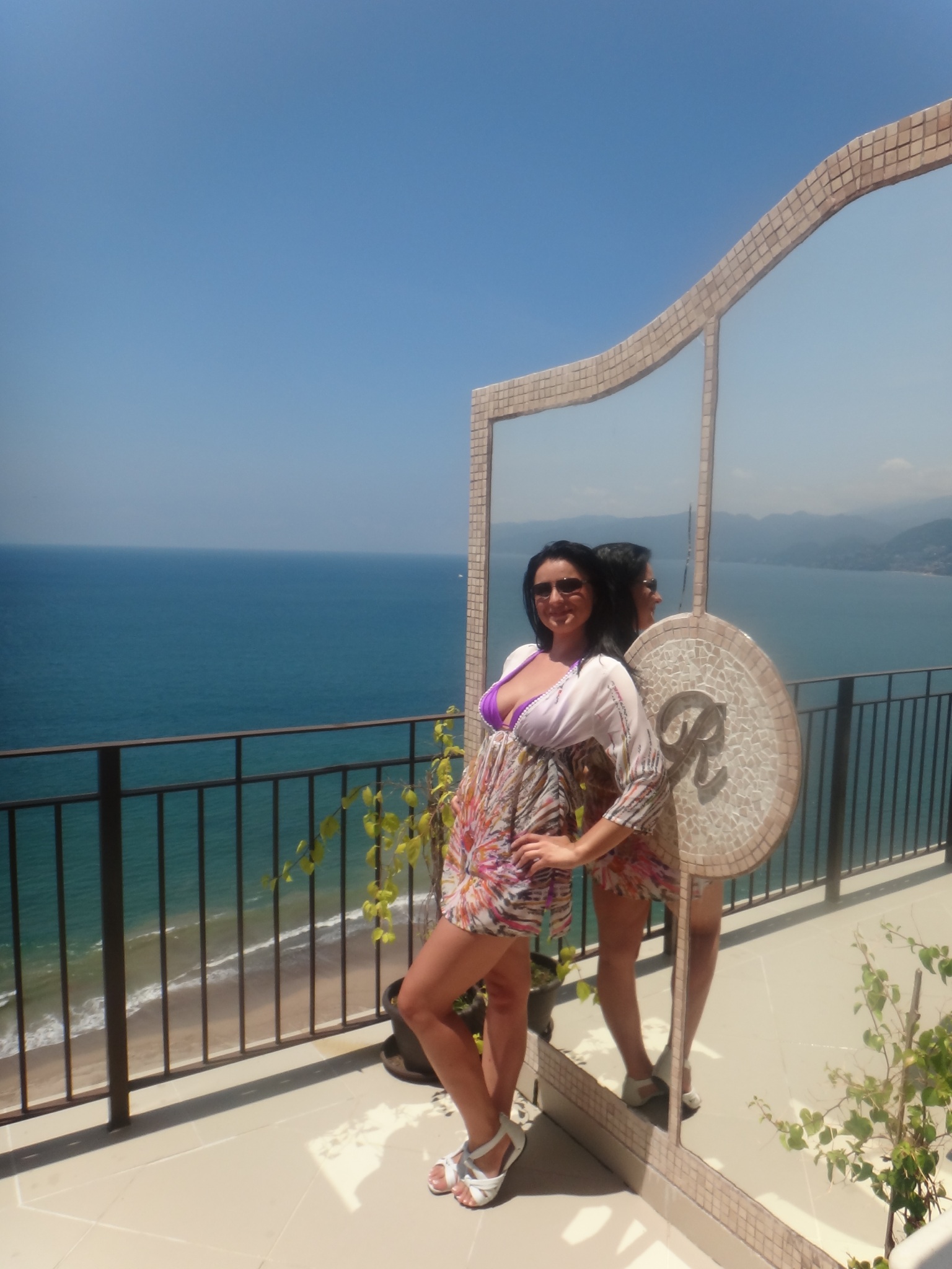 Acum bruneta a primit interdictie de a intra in SUA si in Mexic