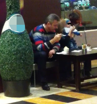 Si baiatul celor doi a fost servit cu bunatati