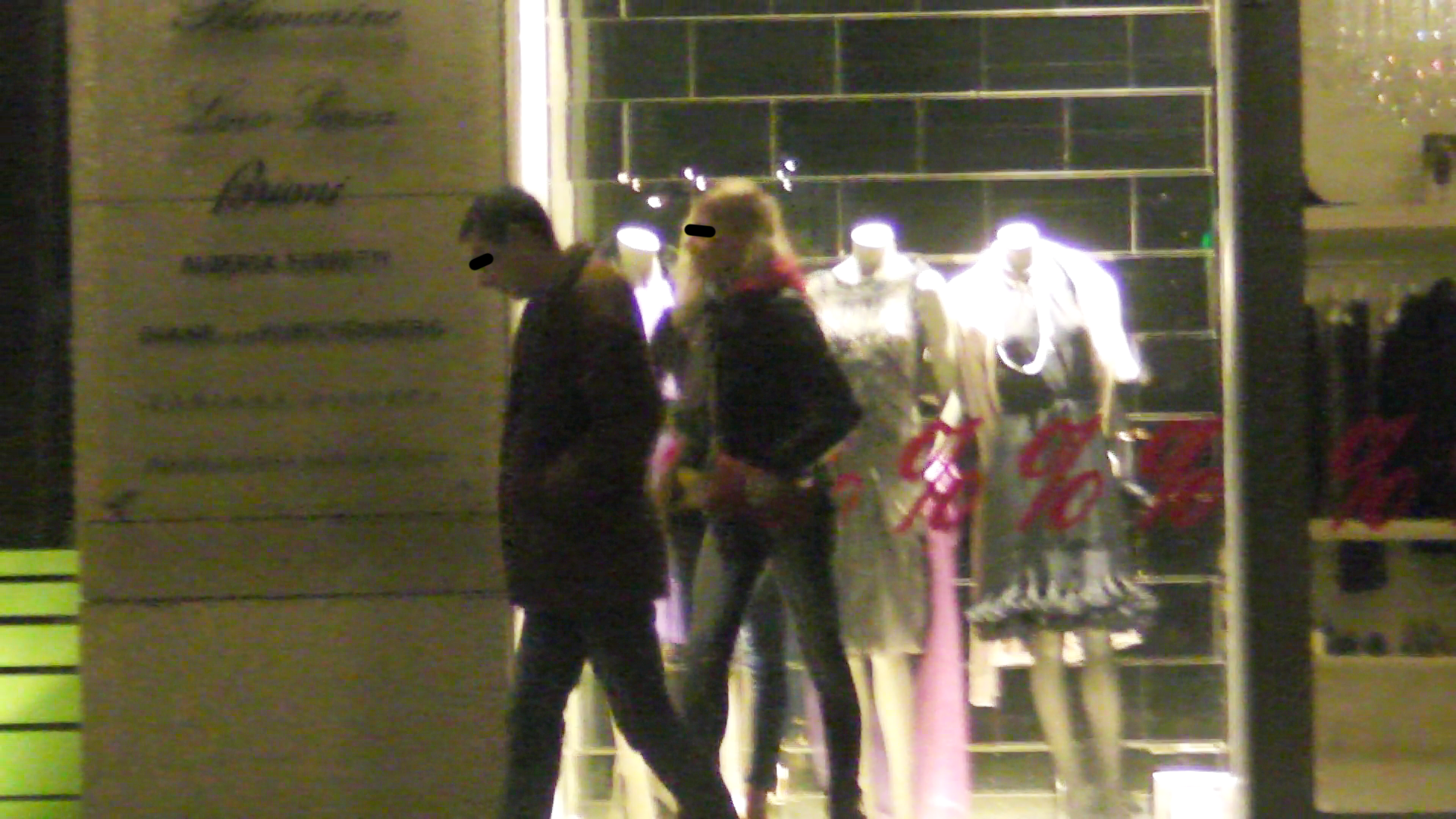 Cei trei pleaca spre hotel, dupa ce s-au inteles cum va decurge distractia