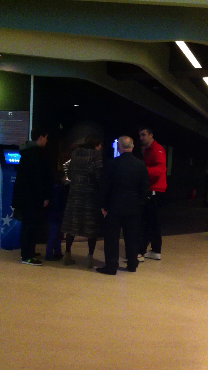 Temisan a incercat sa ii ajute sa gaseasca bilete, dar n-a reusit nici el