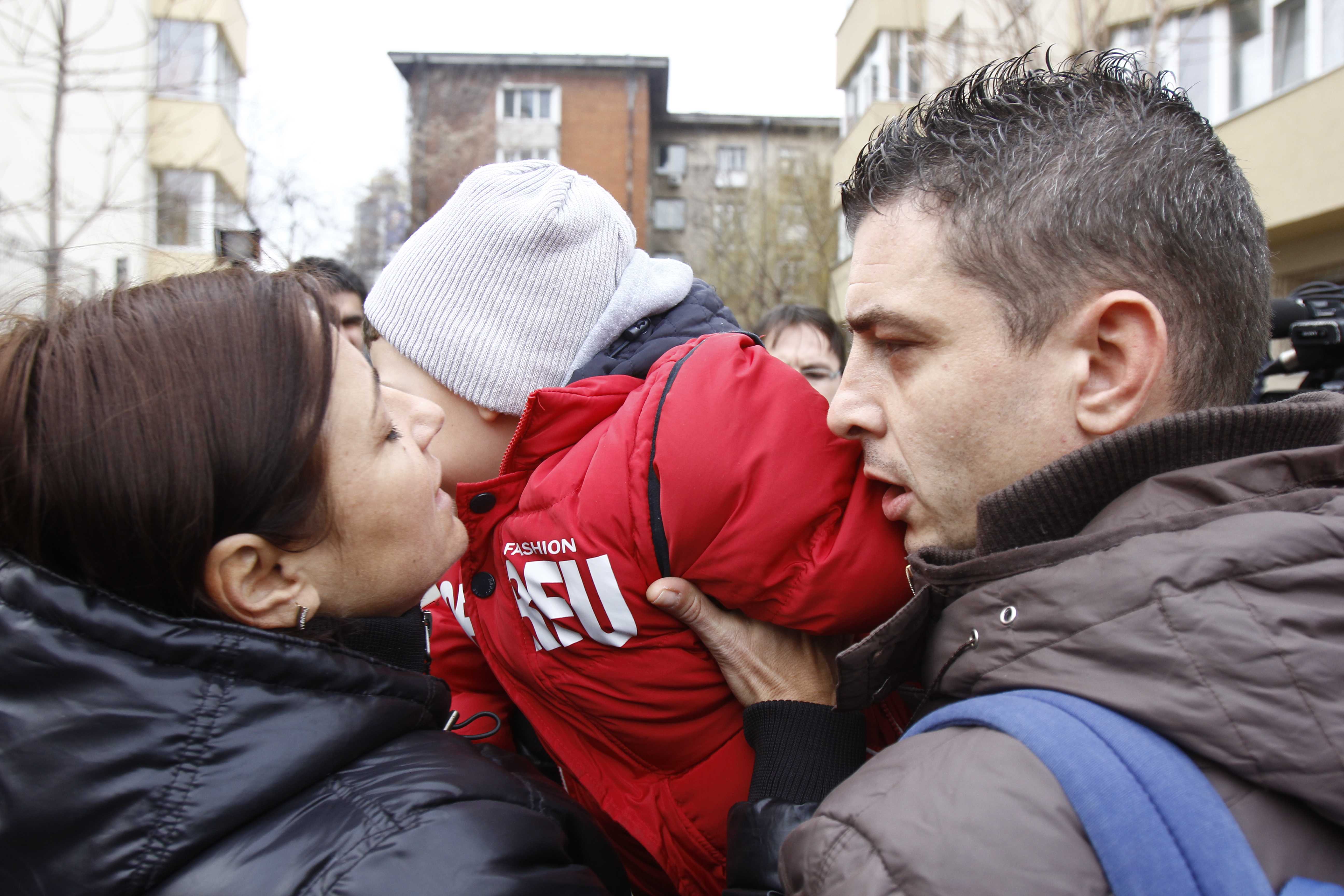 Astazi s-a facut incredintarea copilului intre Robert si Alina