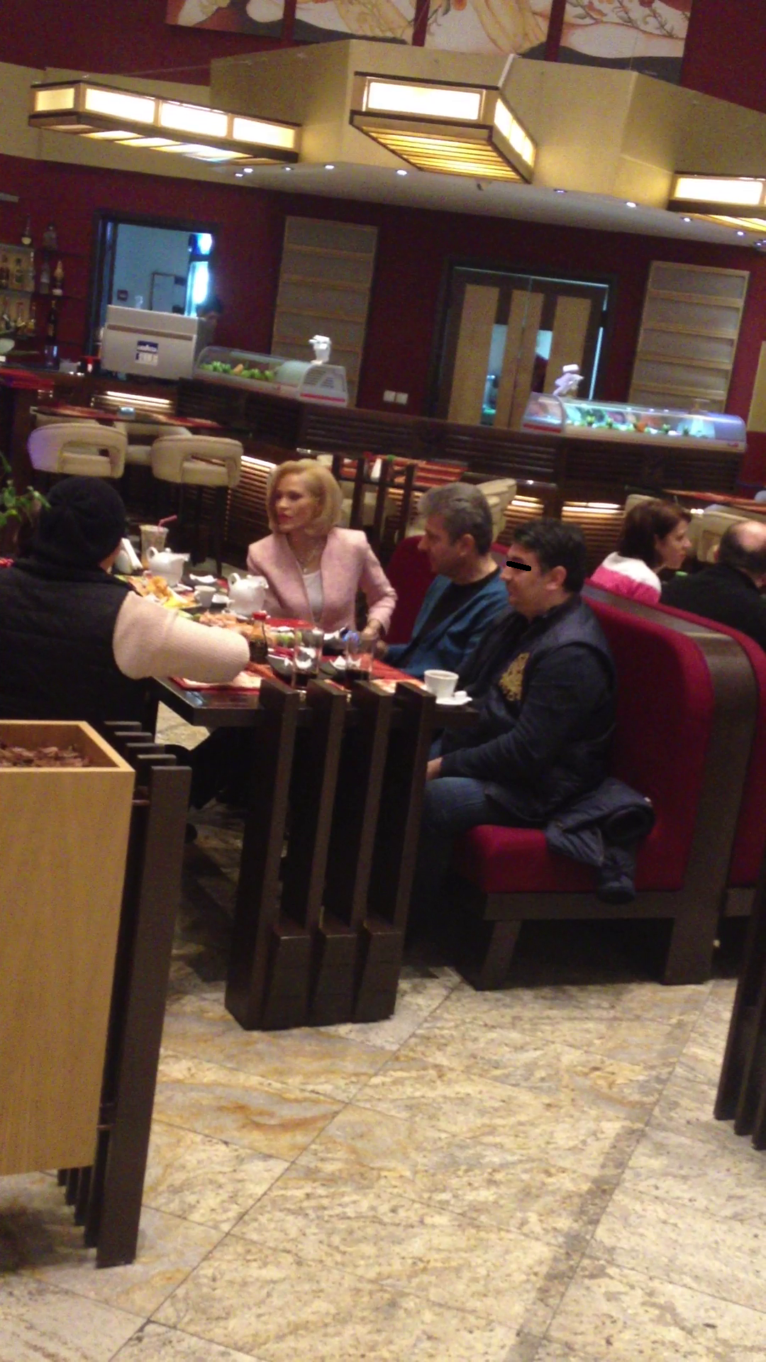 Gabi Firea a manancat sushi cu pofta