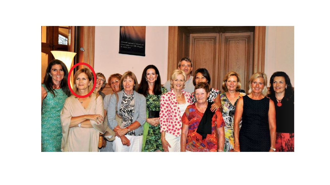 Rauni Stoicescu alaturi de colegele sale de la clubul de golf din Elvetia, dupa una dintre competitiile nationale din 2012