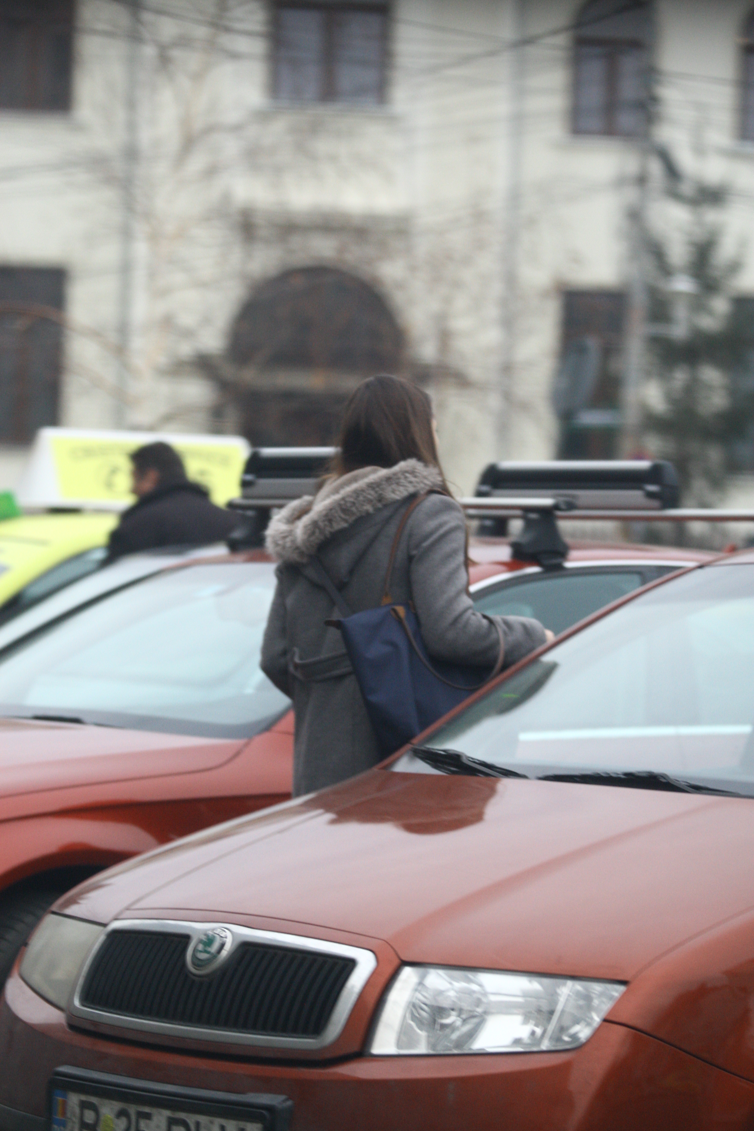 Fiica primarul Chiliman, prin oras la shopping pentru facultate