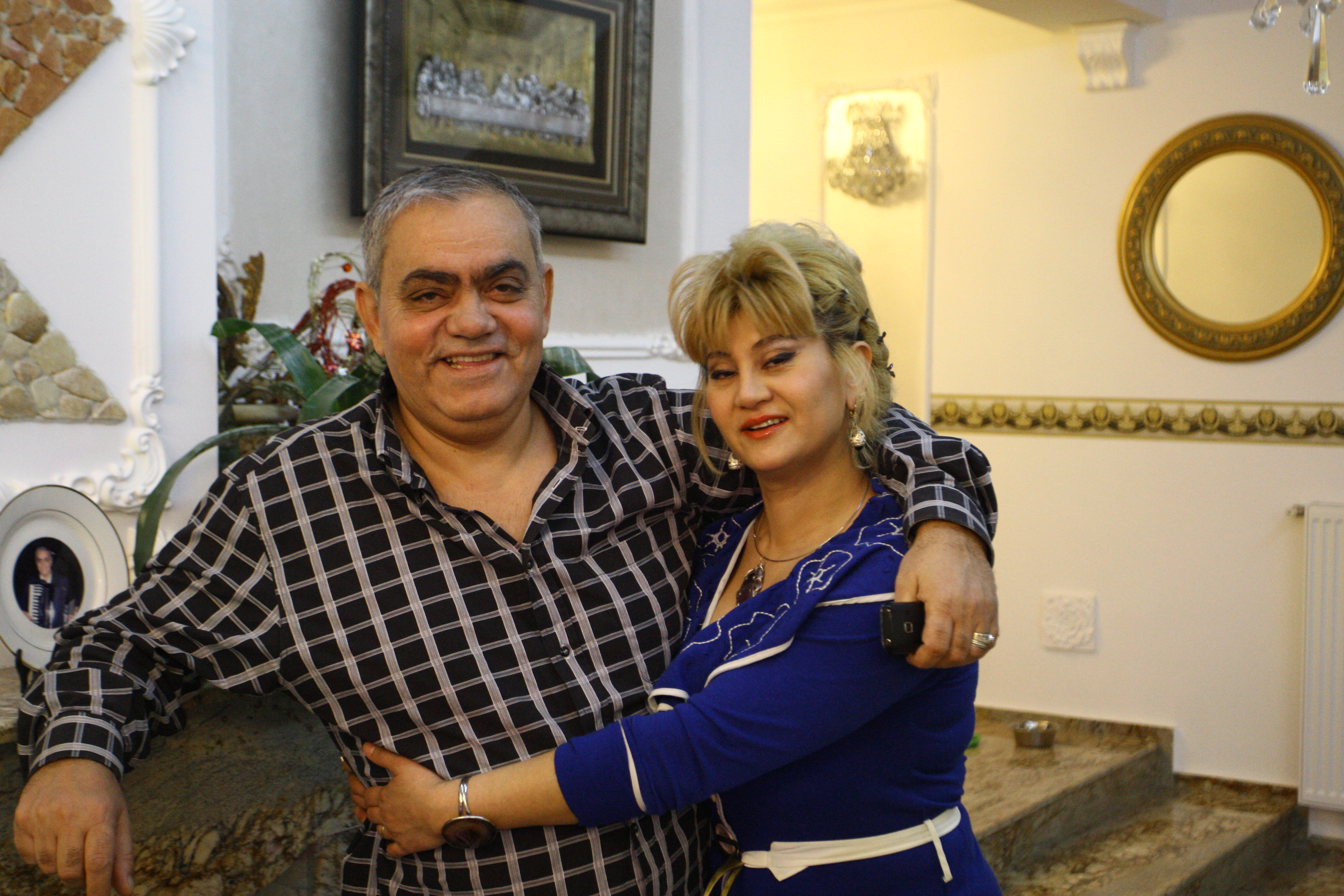 Ionica Minune traieste impreuna cu sotia sa in Stefanesti