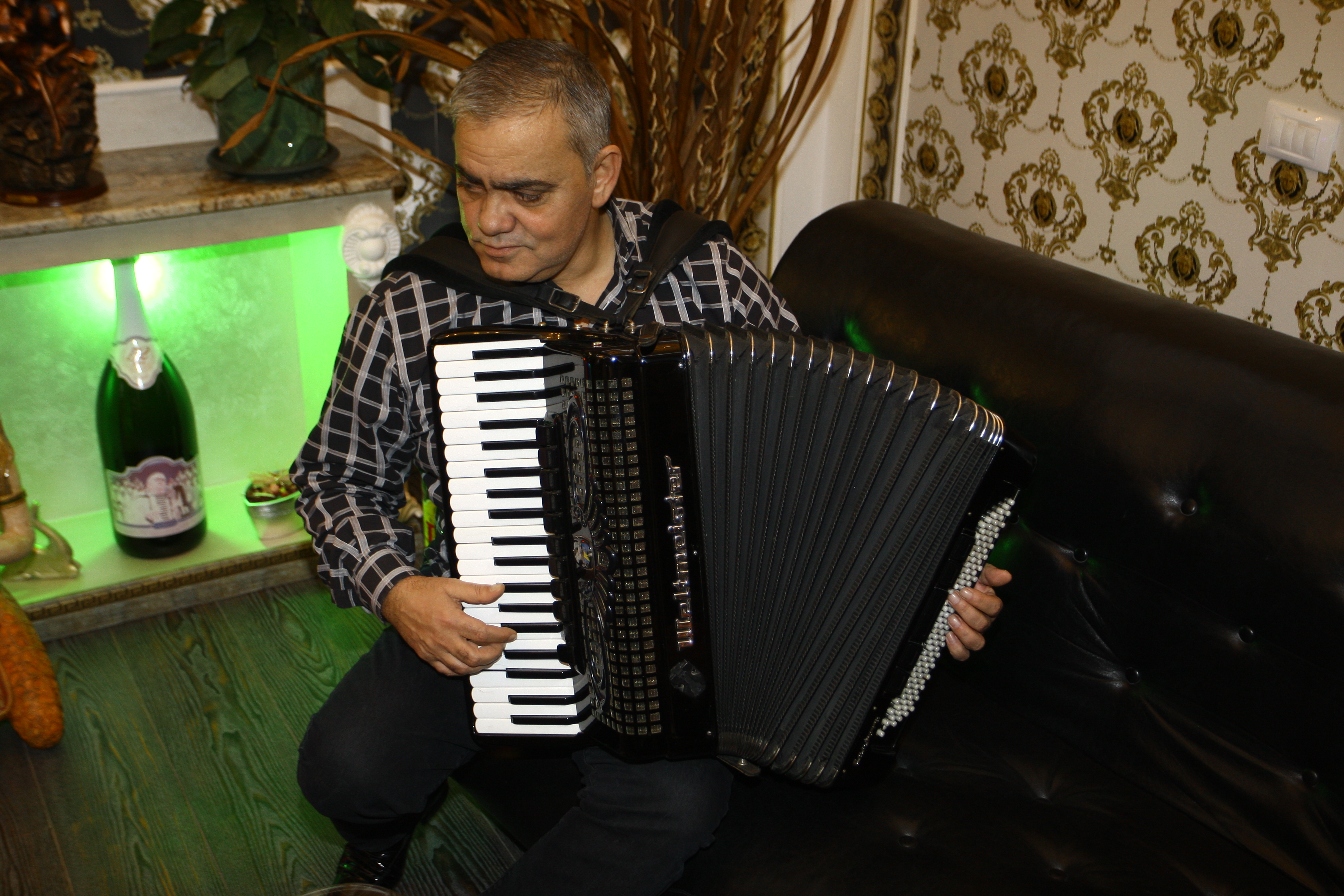 Ionica Minune este cel mai rapid acordeonist