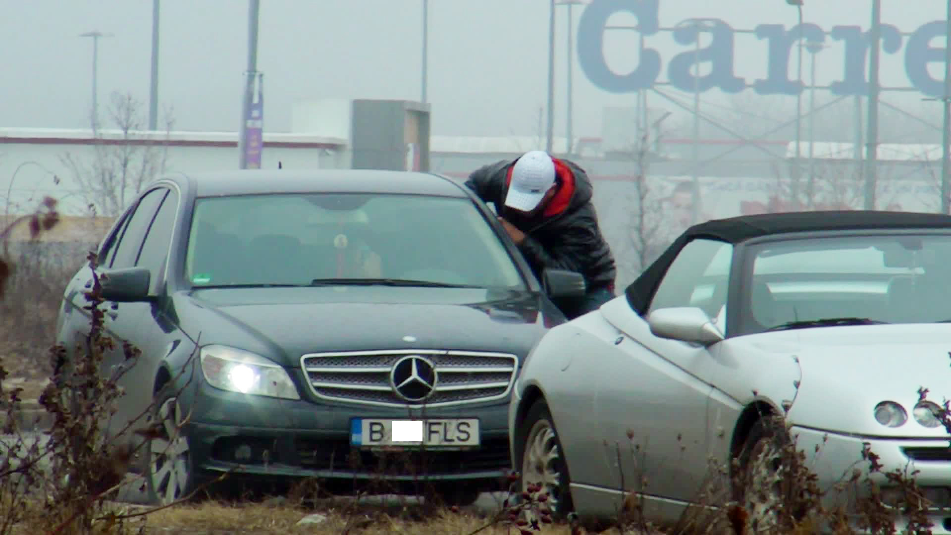 S-au luat la cearta chiar in parcarea de la mal