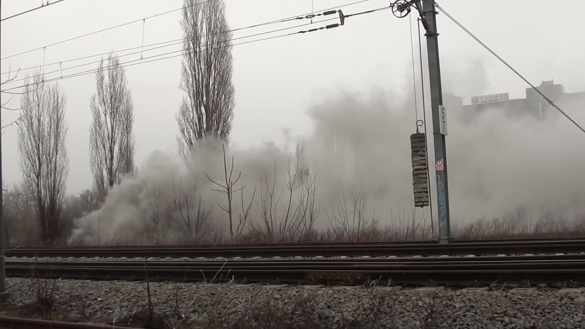 Un grup de oameni amarati au vrut sa