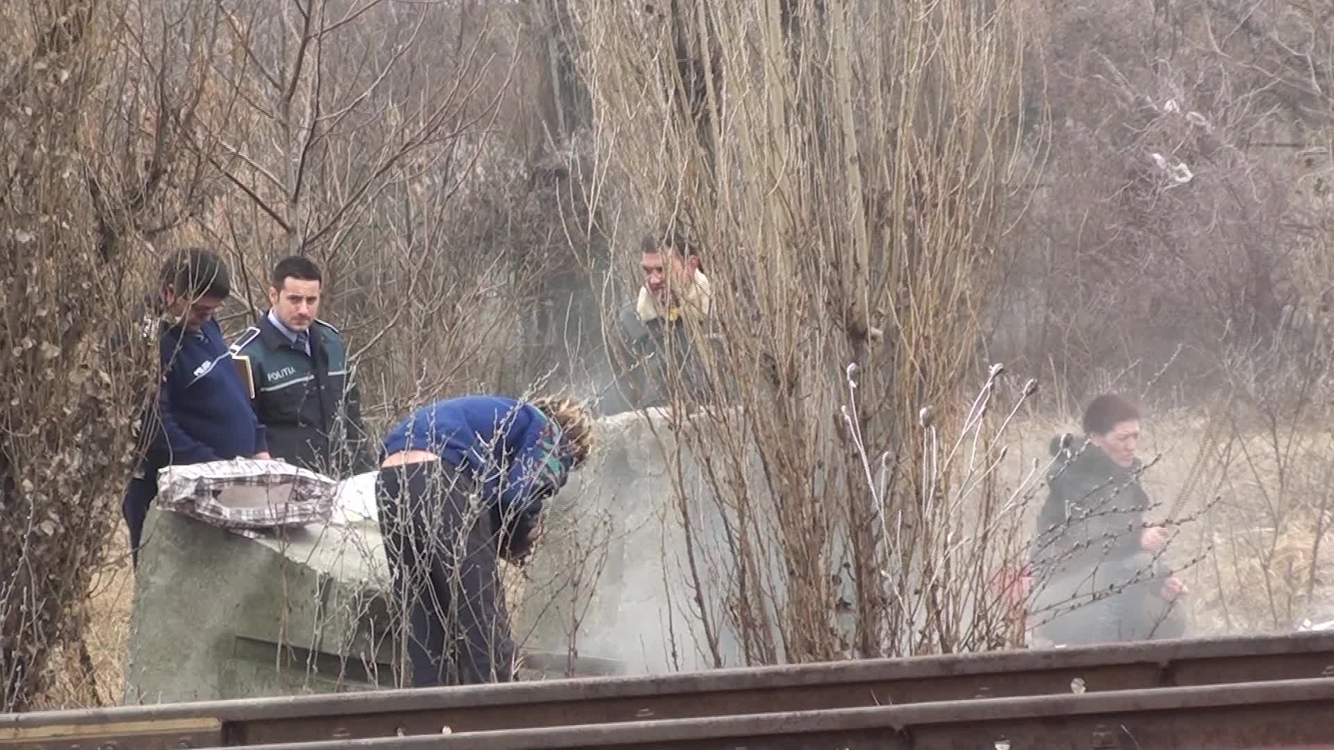 Un grup de oameni amarati au vrut sa