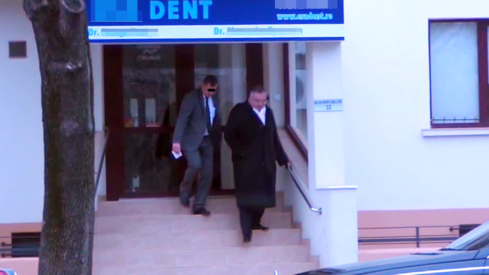 Dan Adamescu pleaca de la cabinetul stomatologic