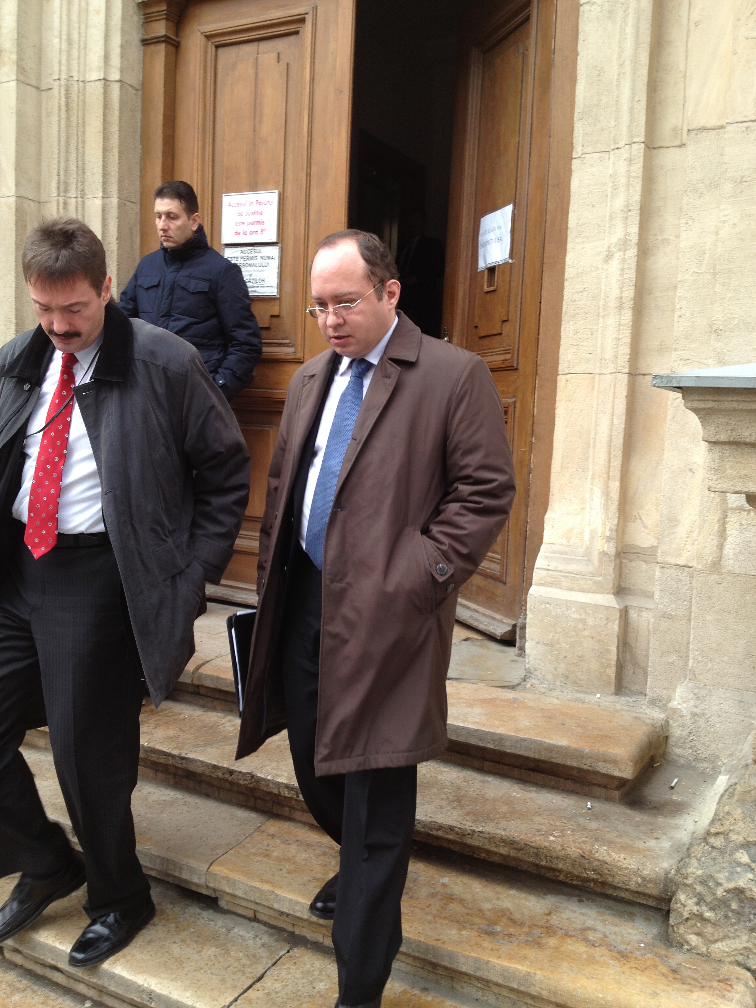 Avocatul Bogdan Aurescu a fost atacat de Adrian Vlad