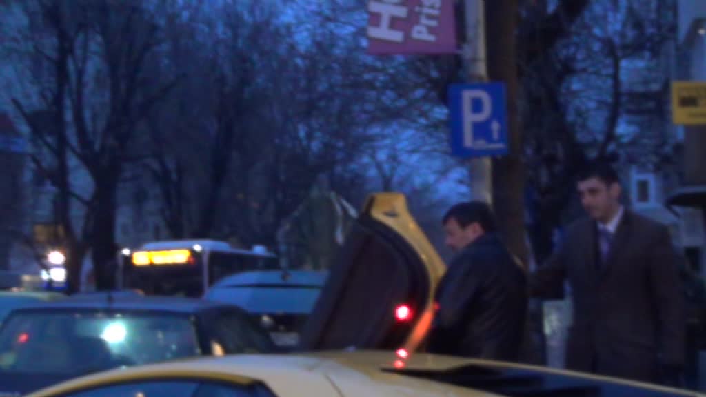 Si, de parca nu ar fi avut si asa destule cheltuieli cu Aventadorul, Nicorescu si-a angajat si sofer pentru 