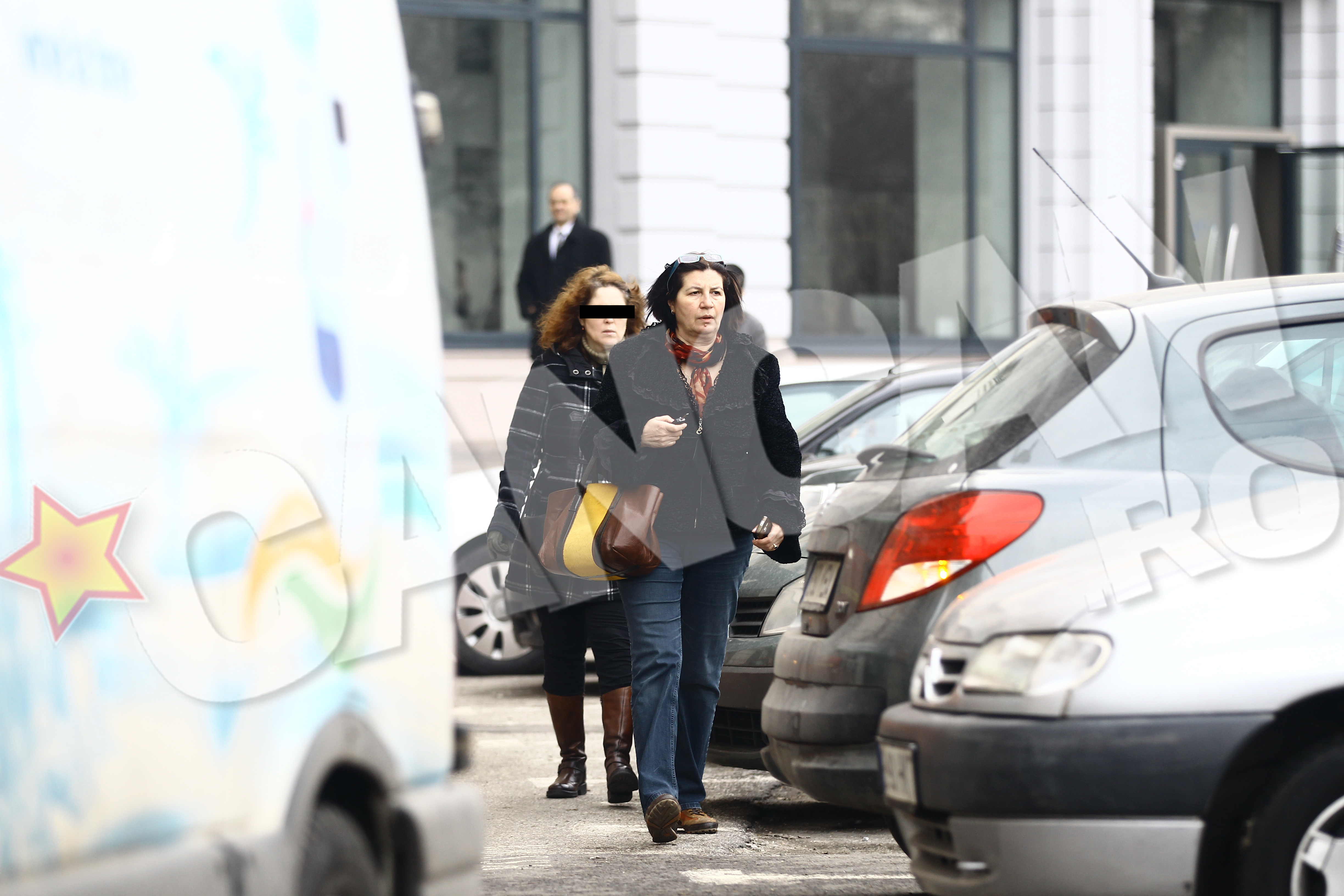 Pe fata vaduvei regretatului actor se citeste tristetea