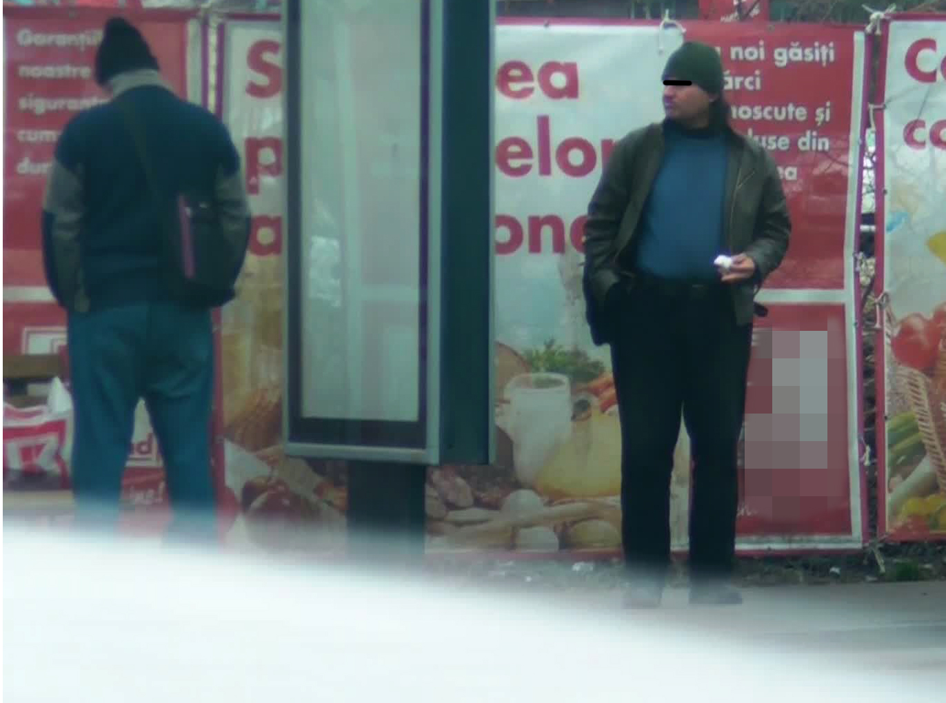 Linistit, a mers in statia de autobuz