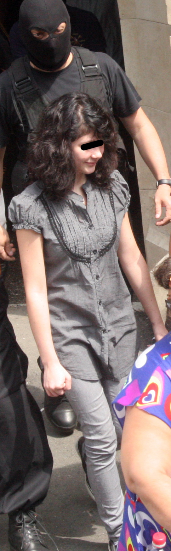 Condamnata la sase ani de inchisoare, tanara a fost eliberata dupa doi ani