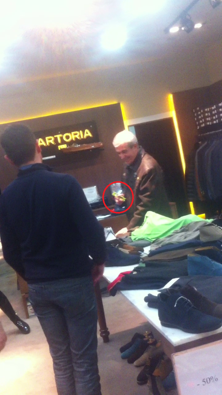 La iesire, Tariceanu si-a dat jos ochelarii, semn ca nu-i sunt de ajutor pentru a vedea la departare