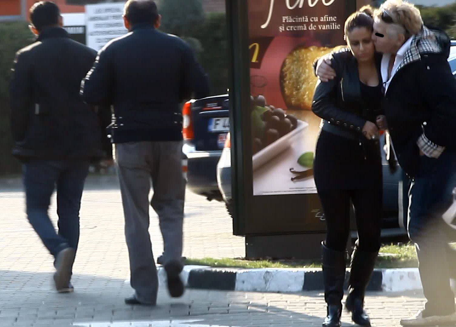 Fotomodelul a fost imbarbatata de una din persoanele cu care a discutat