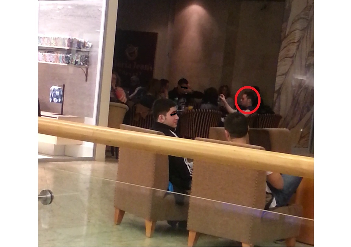 Pustii s-au dres cu apa plata si cafele negre, ca sa fie gata pentru o noua noapte in club