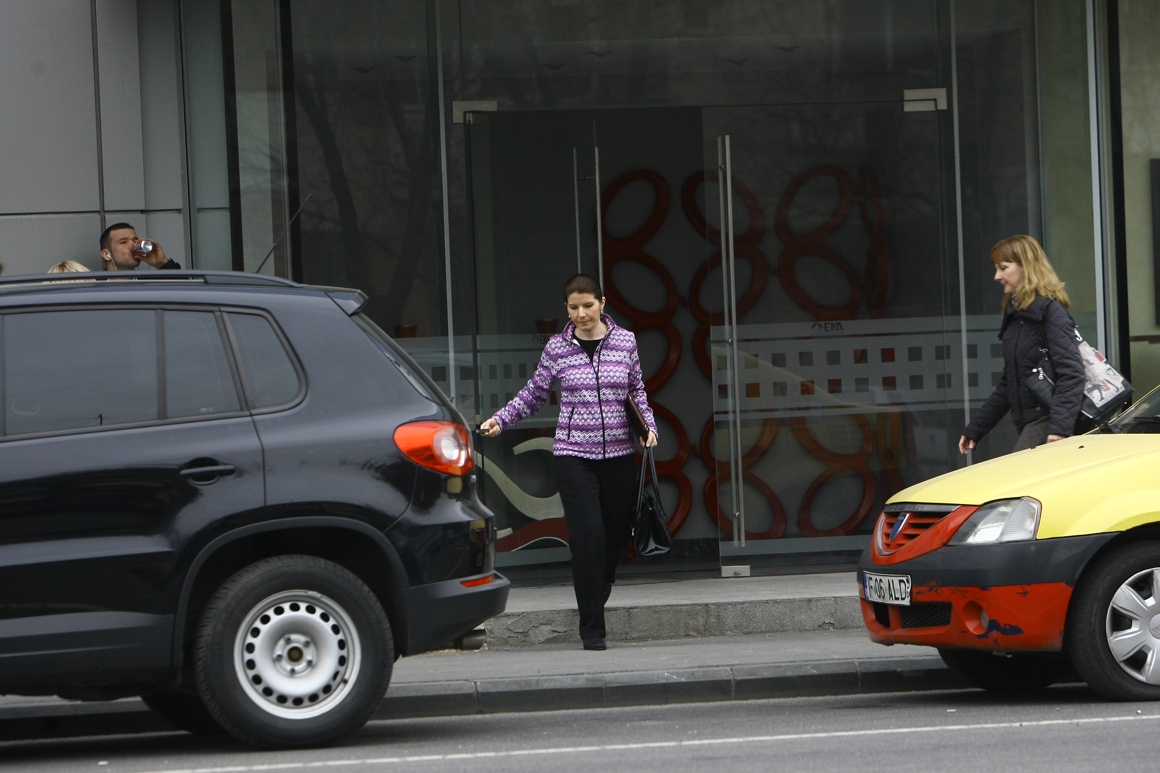 Monica Iacob Ridzi, la iesirea de la salon