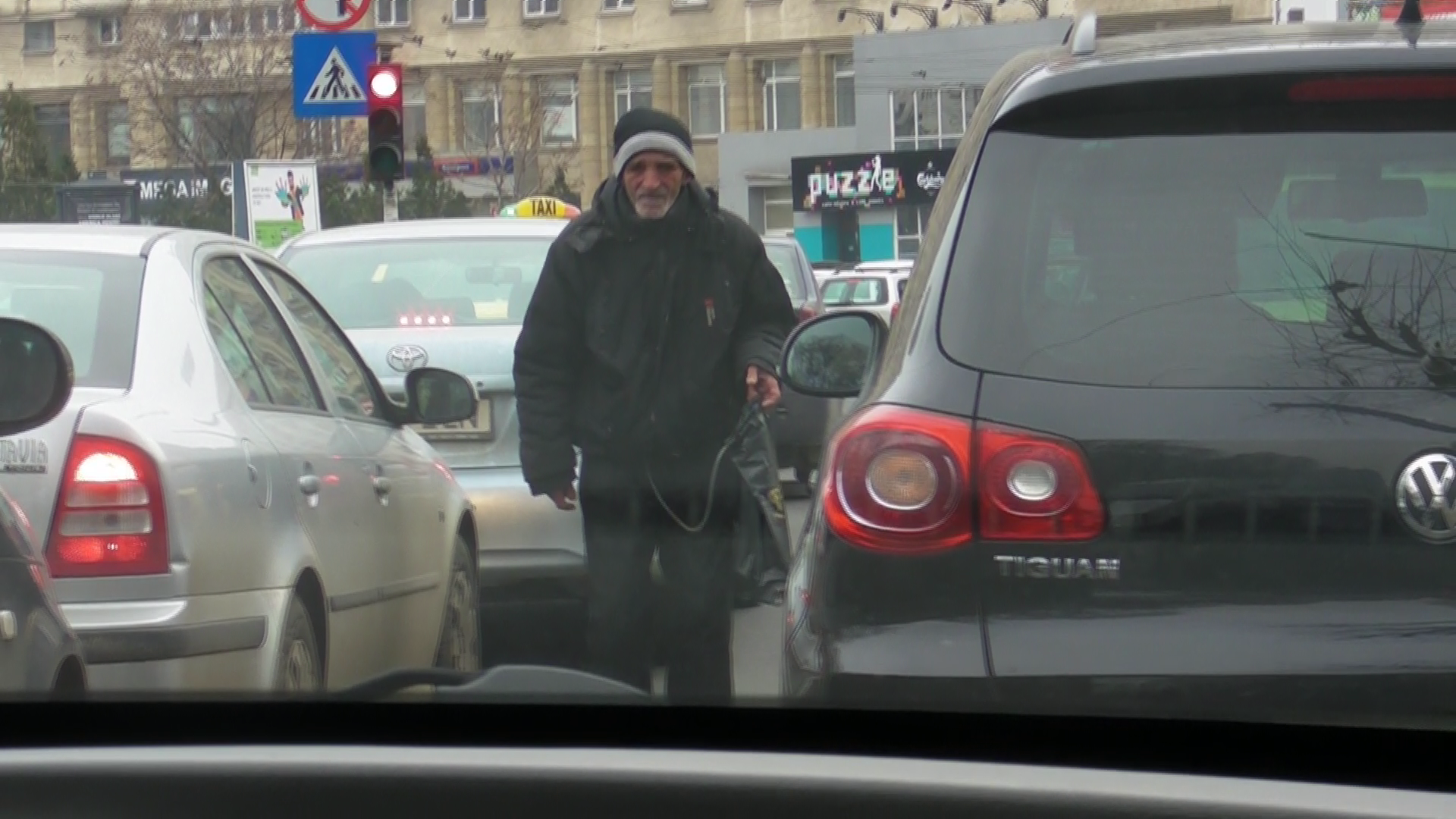 Deputata nu a fost impresionata de cersetor