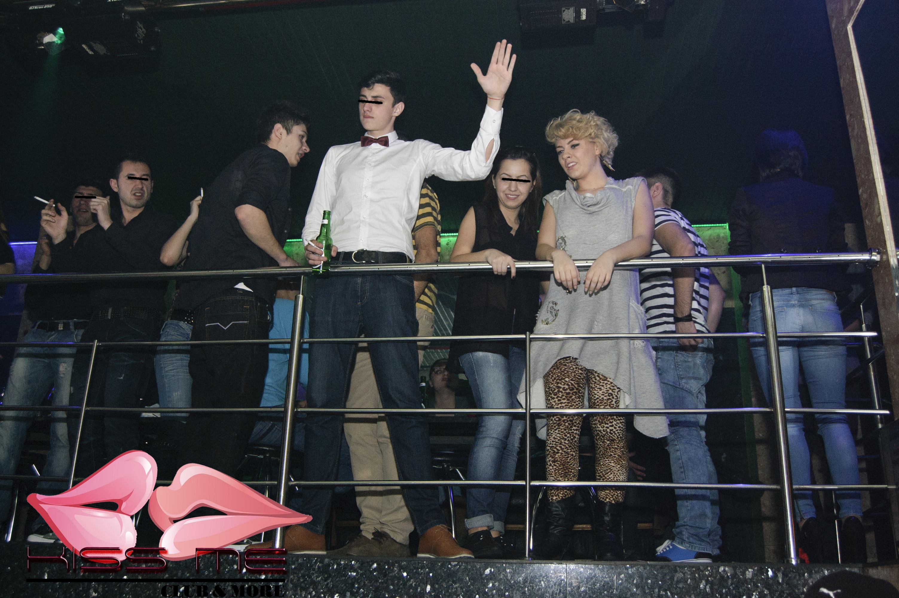 Ioana s-a distrat toata noaptea in club, dar n-a vrut sa plateasca nota